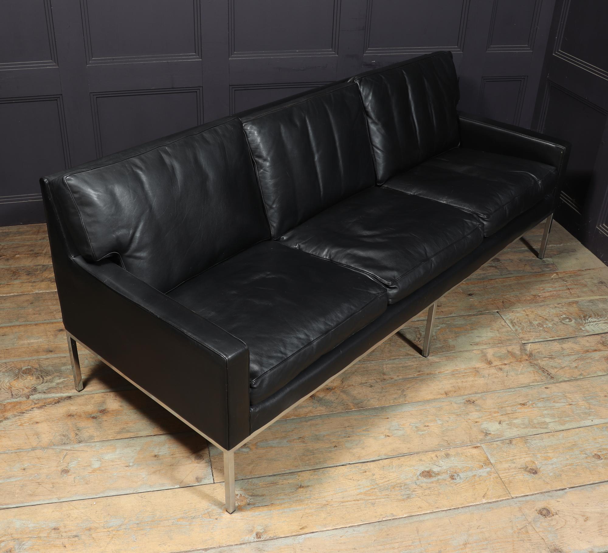 Acier Canapé scandinave en cuir noir The Moderns en vente