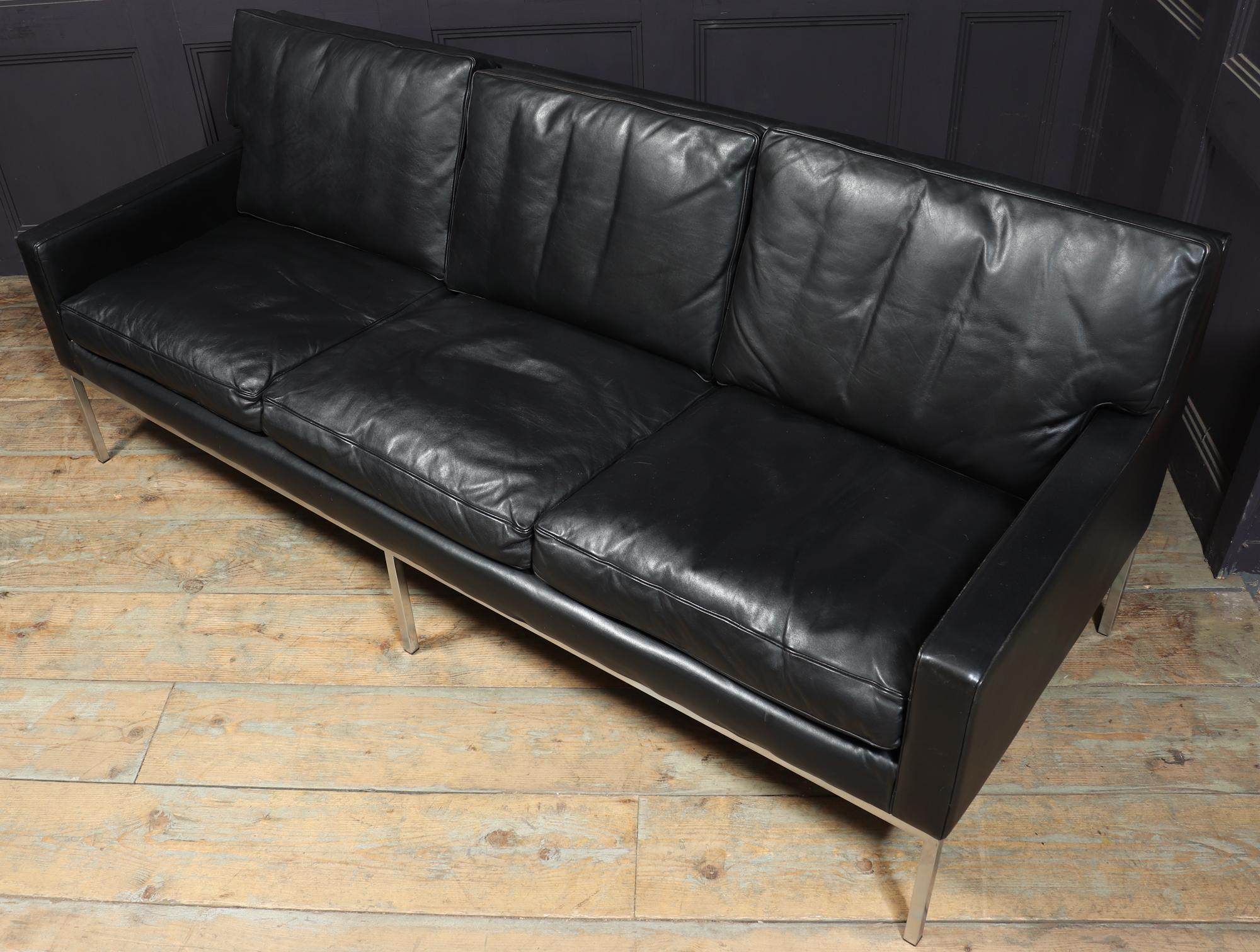 Canapé scandinave en cuir noir The Moderns en vente 1