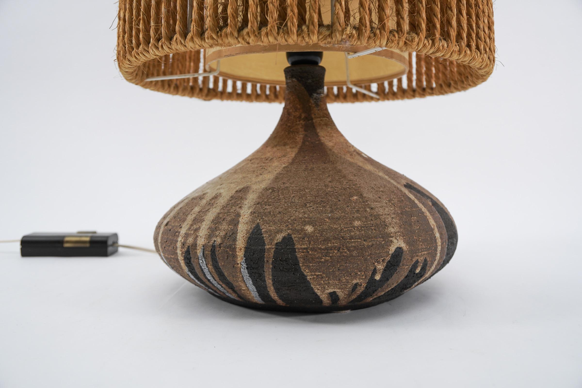 Skandinavische Mid-Century-Modern-Tischlampe aus Keramik, 1960er Jahre  im Angebot 2