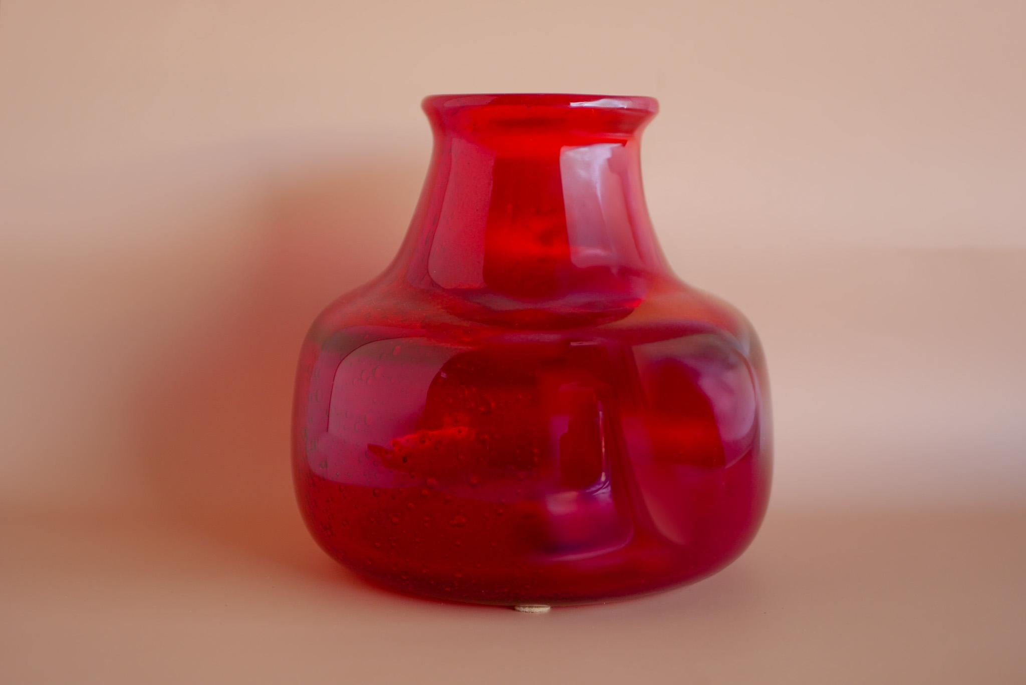 Svedese Vaso in vetro artistico di Erik Höglund, Svezia, dal design scandinavo di metà secolo moderno in vendita