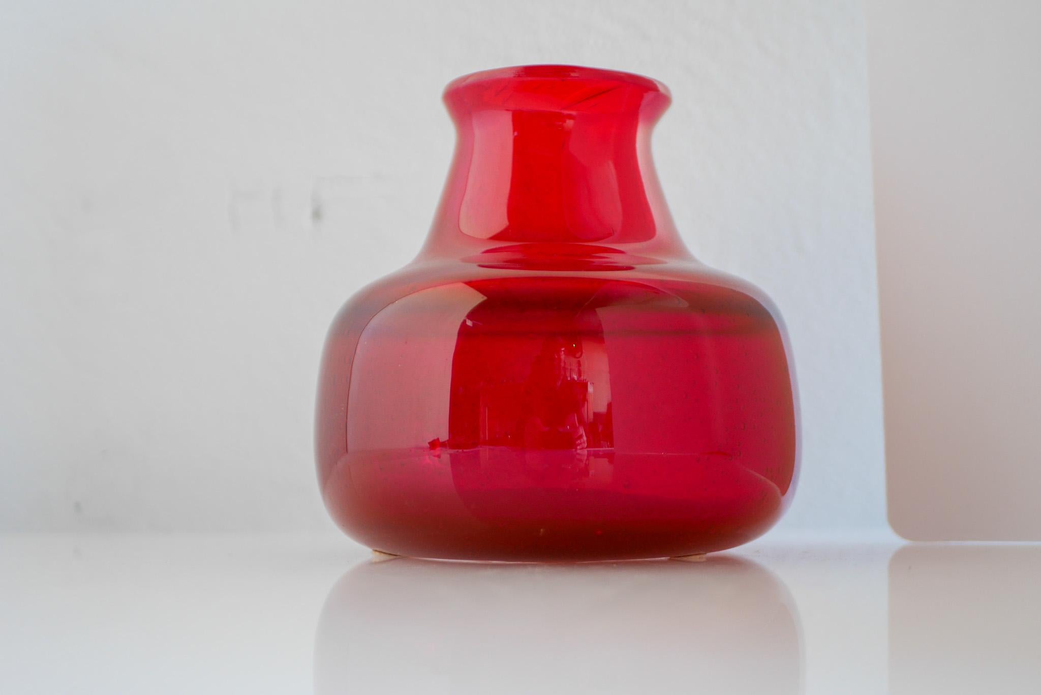 Metà XX secolo Vaso in vetro artistico di Erik Höglund, Svezia, dal design scandinavo di metà secolo moderno in vendita