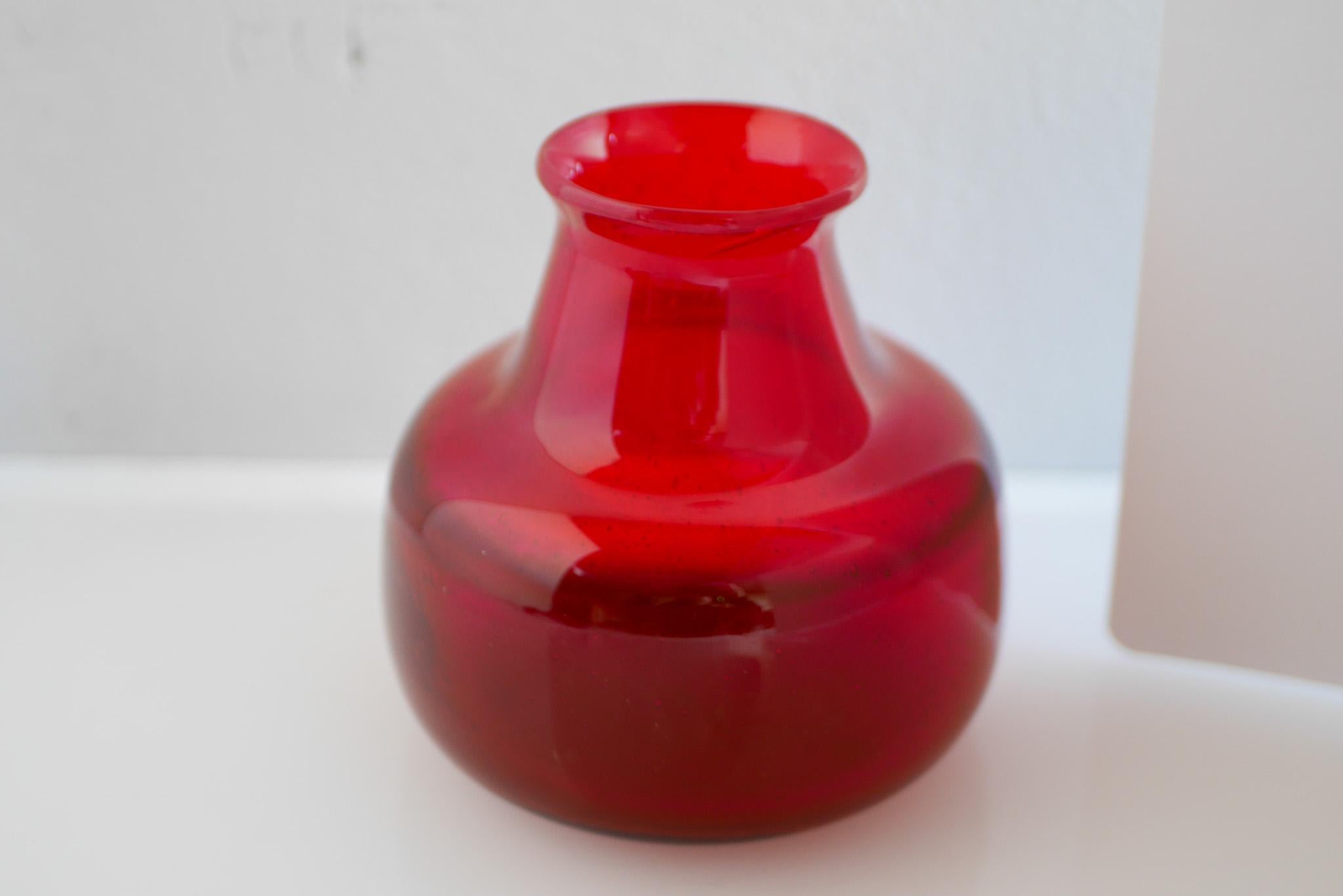 Vaso in vetro artistico di Erik Höglund, Svezia, dal design scandinavo di metà secolo moderno in vendita 1
