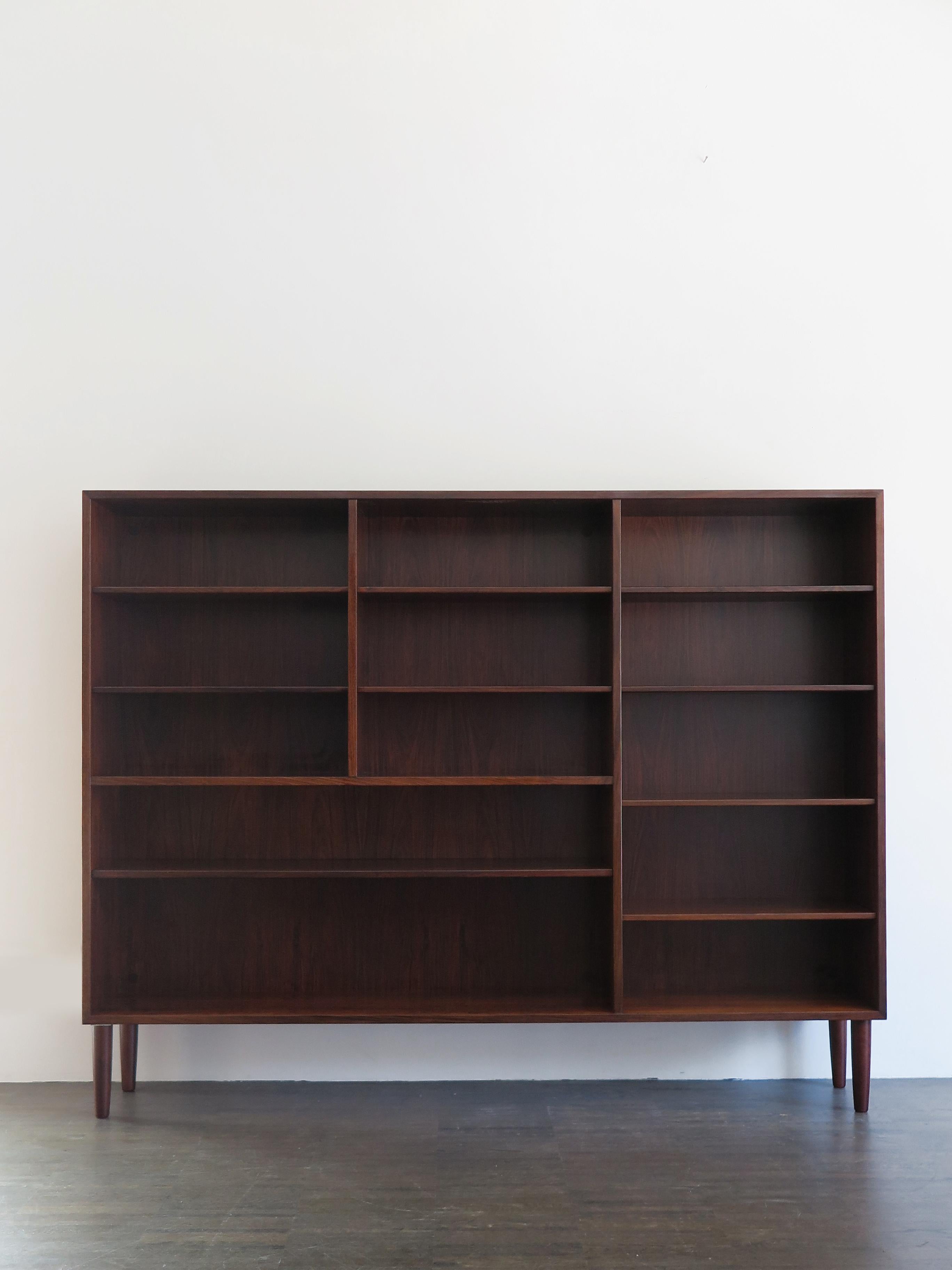 Scandinavian Mid-Century Modern design dark wood bookcase with variable height position of shelves, produced in Denmark from 1960s, unknow design.

Please note that the bookcase is original of the period and this shows normal signs of age and use.