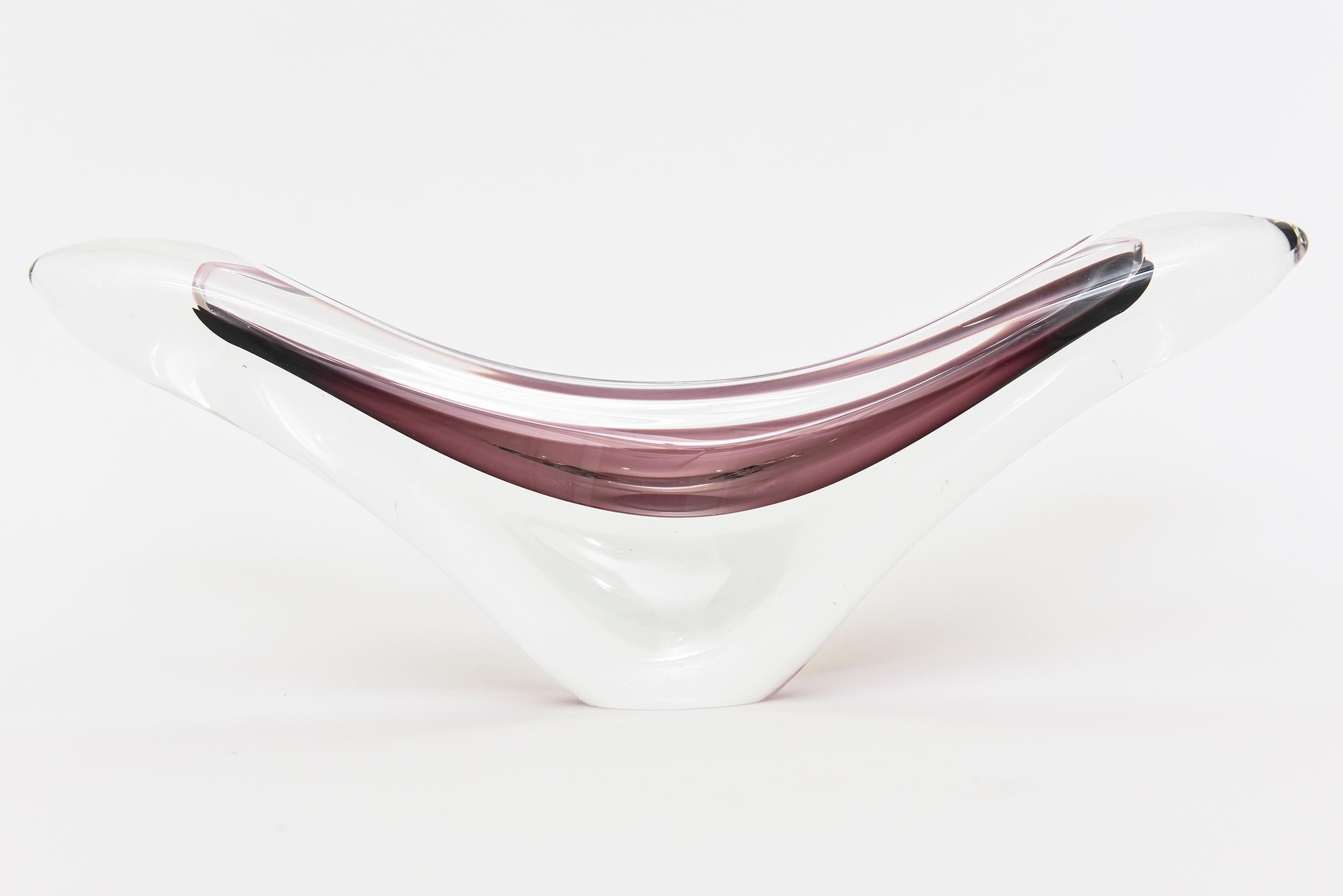 This exaggerated and outstretched Swedish mid century glass sommerso bowl and or vase has a sculptural shape with beautiful colors of pink, raspberry pink red, white outlines on the top against the clear. it was designed by Paul Kedelv for Flygsfors