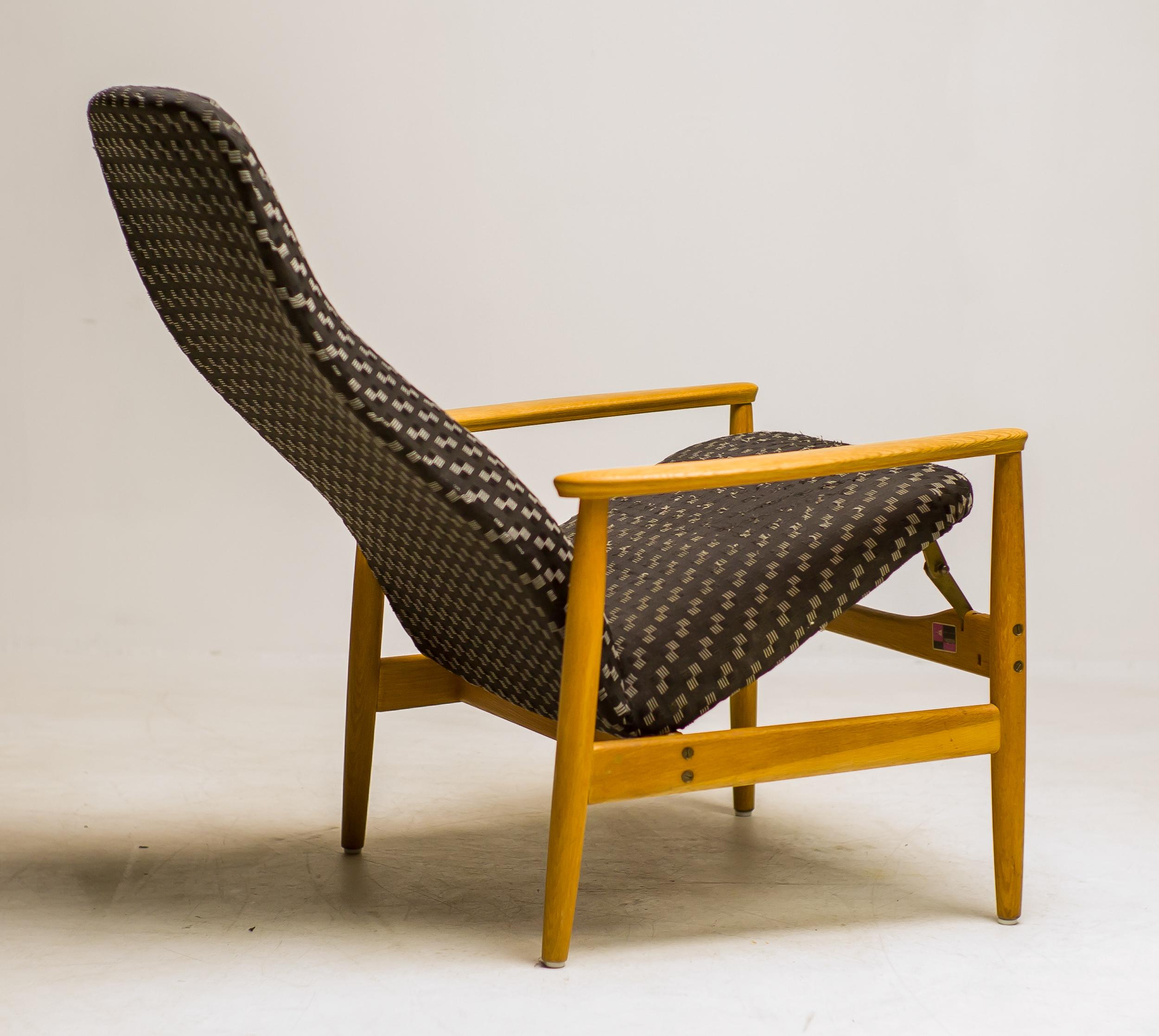 Metà XX secolo Scandinavian Mid Century Modern Lounge Chair by Alf Svensson in vendita