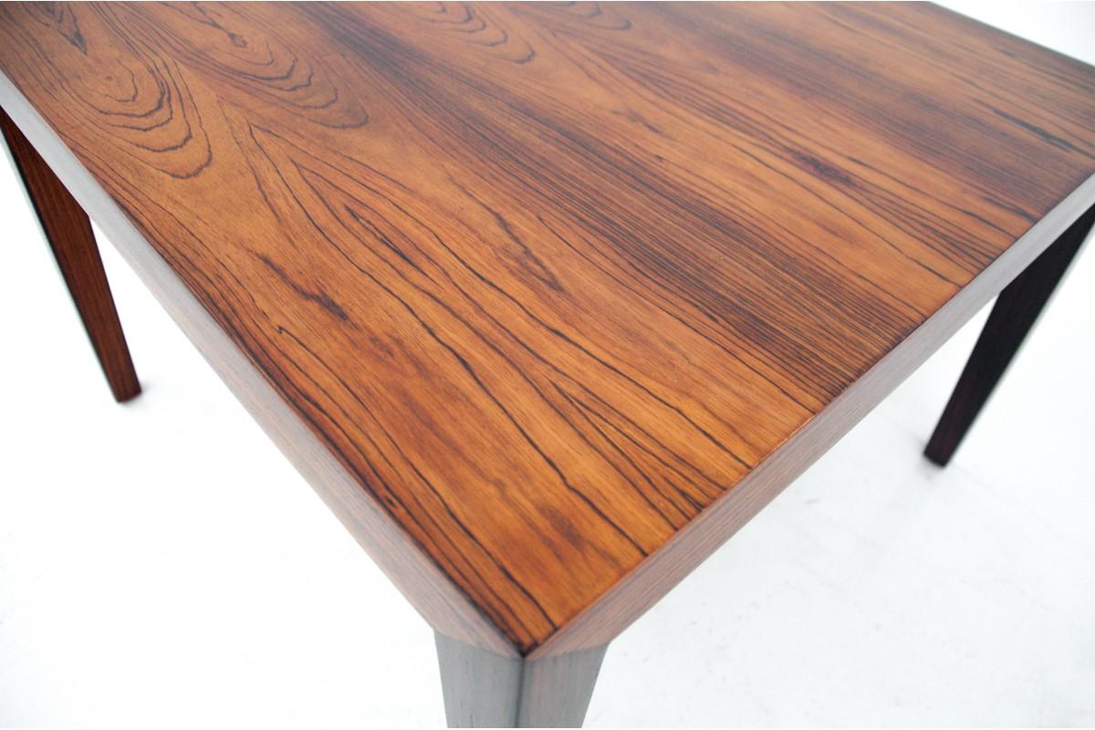 Table d'appoint / table basse scandinave en bois de rose, The Moderns, circa 1960s Bon état - En vente à Chorzów, PL