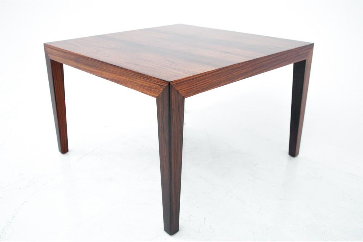 Bois de rose Table d'appoint / table basse scandinave en bois de rose, The Moderns, circa 1960s en vente