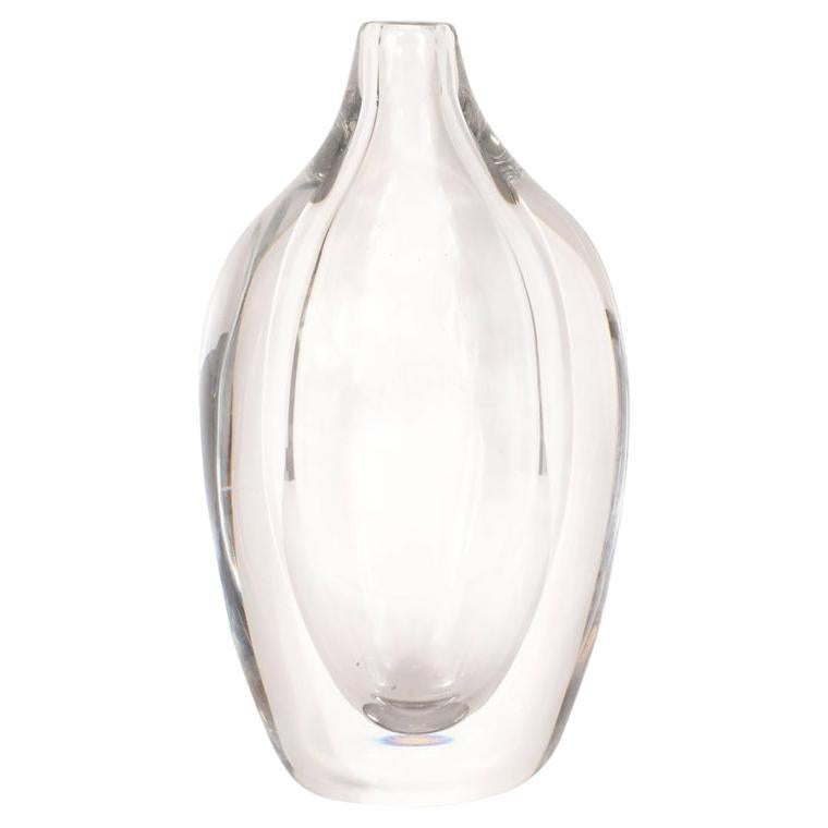 Skandinavische skulpturale Mid-Century-Modern-Vase aus durchscheinendem Glas von Orrefors im Angebot