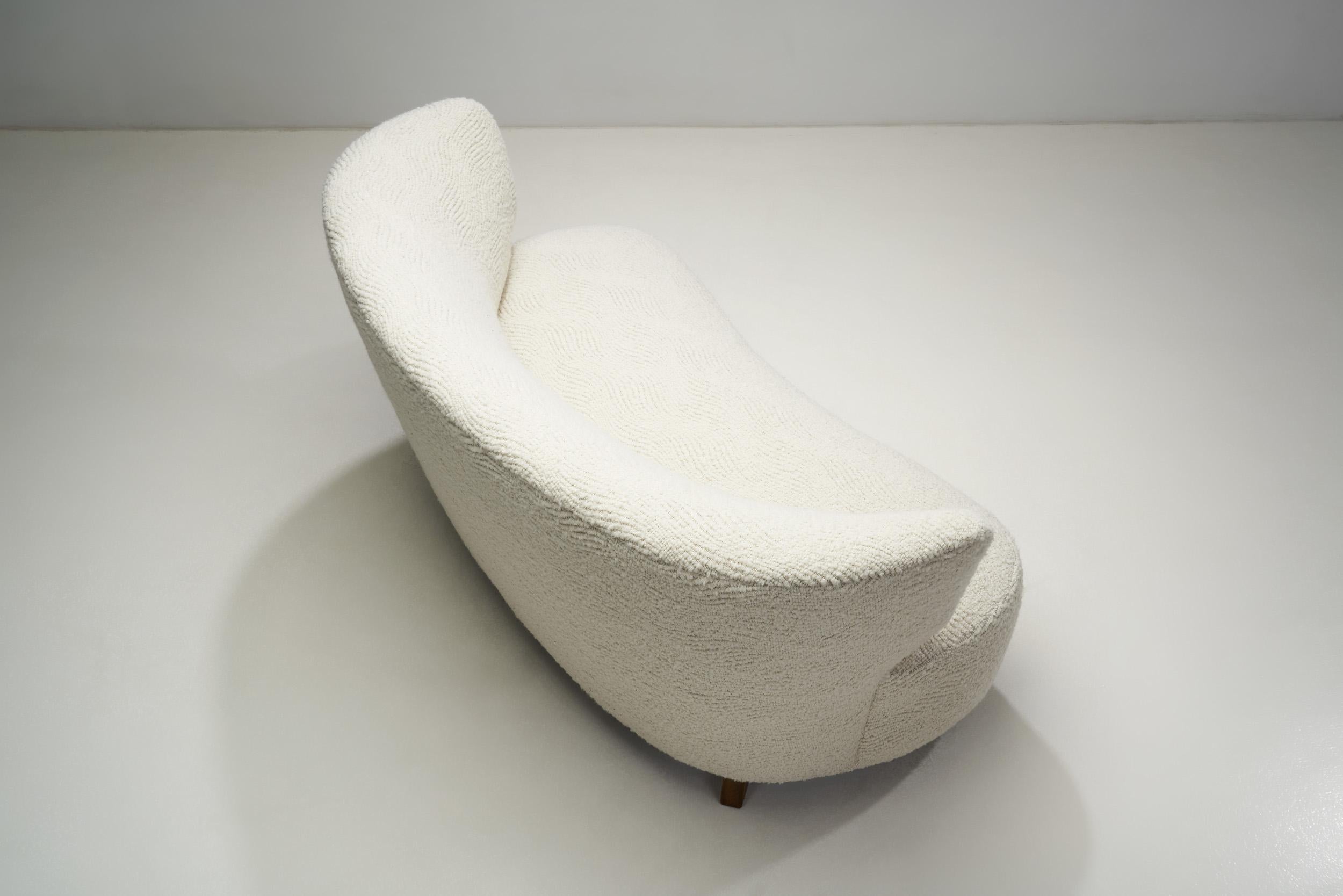 Scandinavian Mid-Century Modern Sofa Upholstered in Bouclé, Scandinavia ca 1950s For Sale 1