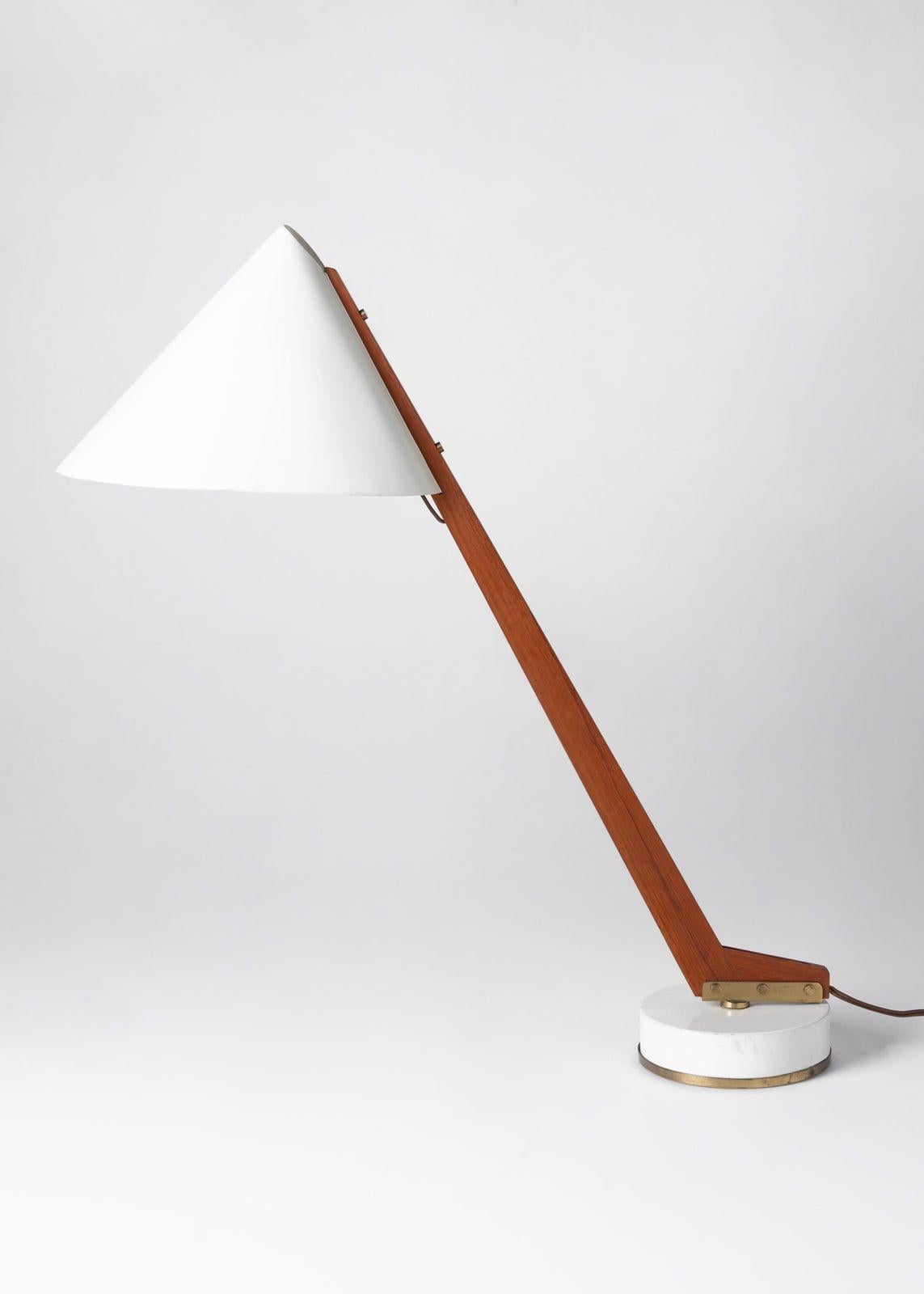 Scandinavian Mid Century Modern Table lamp, Model B-54 by Hans-Agne Jakobsson For Sale