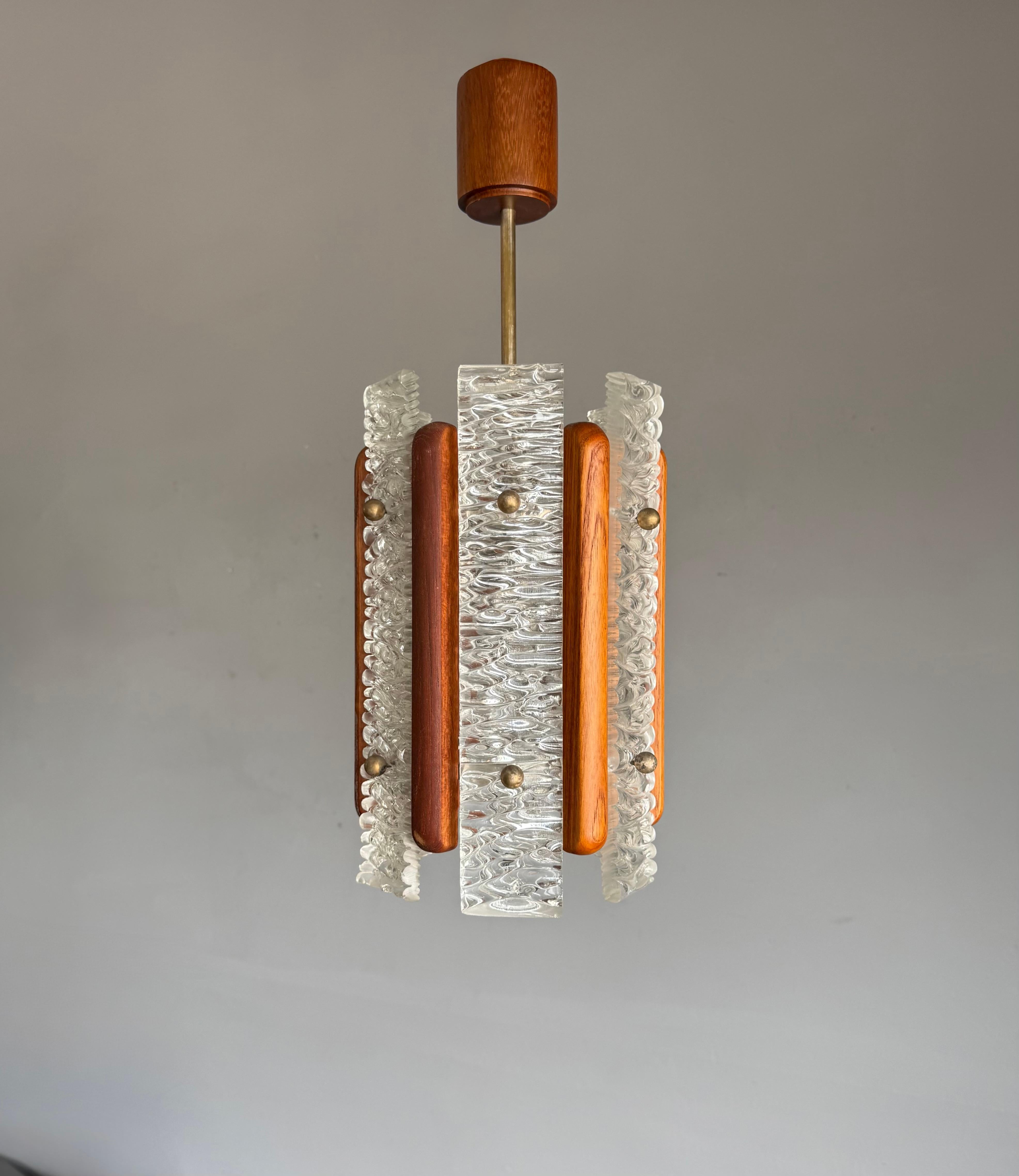 Scandinavian Mid-Century Modern Teak and Textured Glass Pendant Light, 1960s in vendita 5