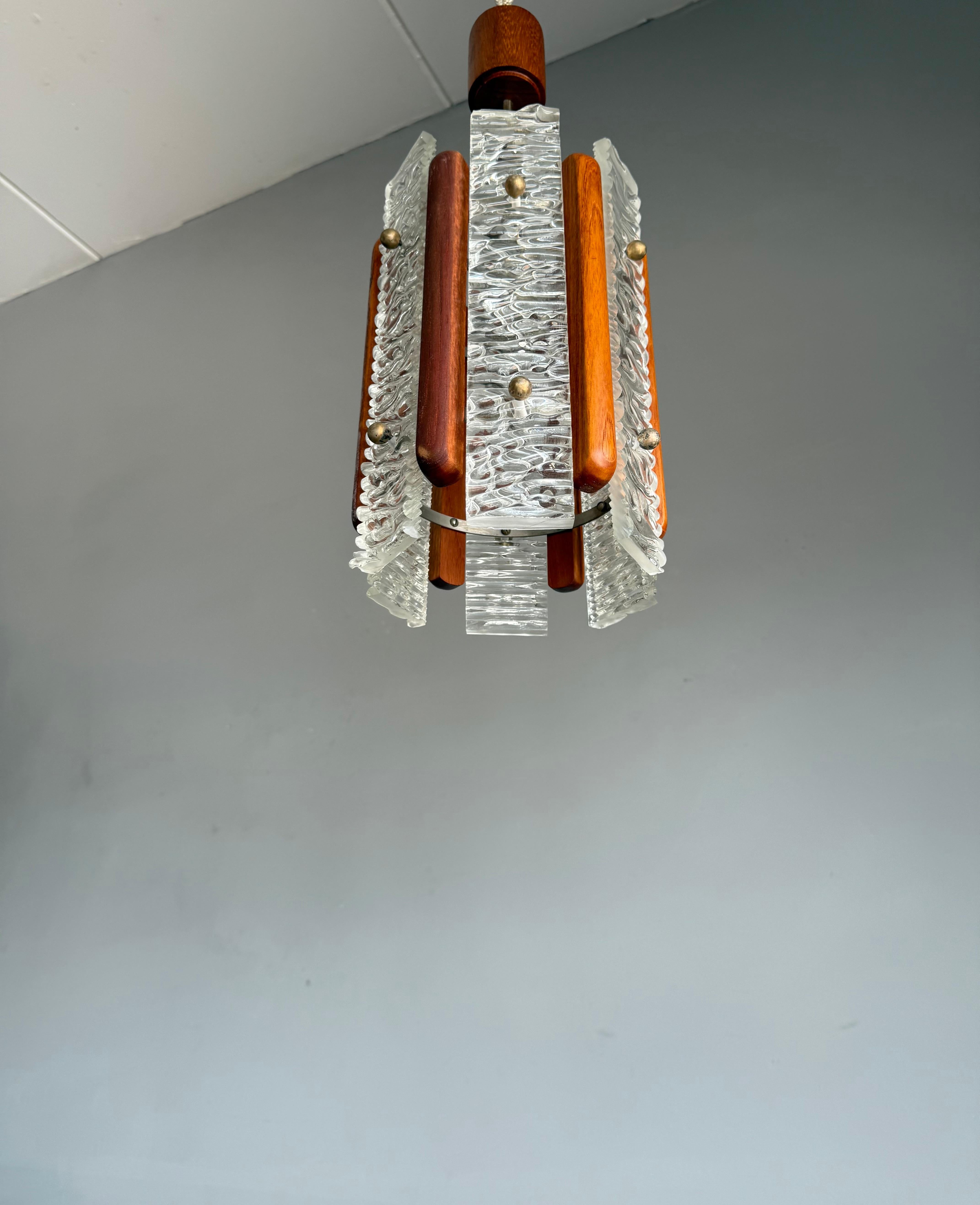 Scandinavian Mid-Century Modern Teak and Textured Glass Pendant Light, 1960s in vendita 6