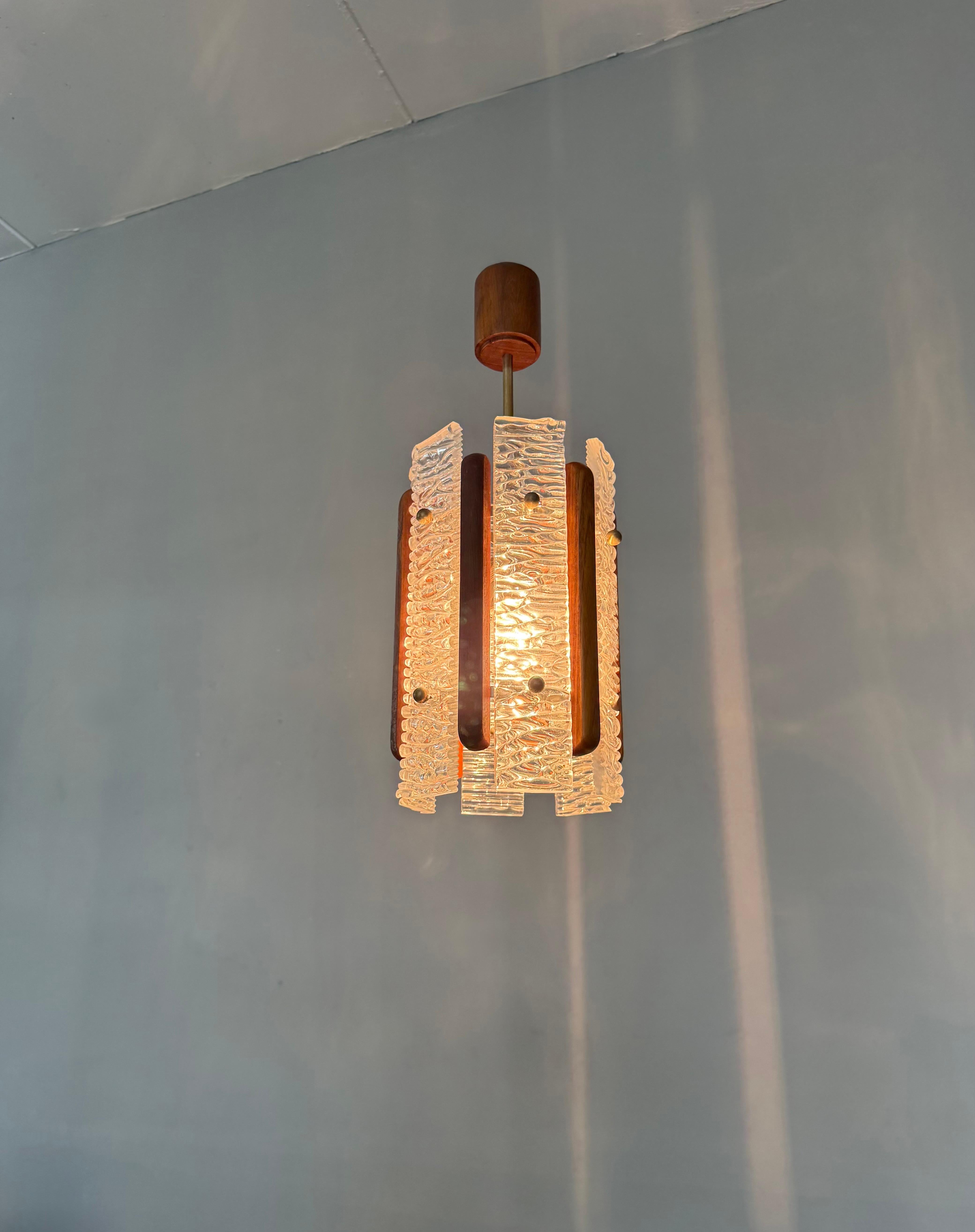 Scandinavian Mid-Century Modern Teak and Textured Glass Pendant Light, 1960s in vendita 8