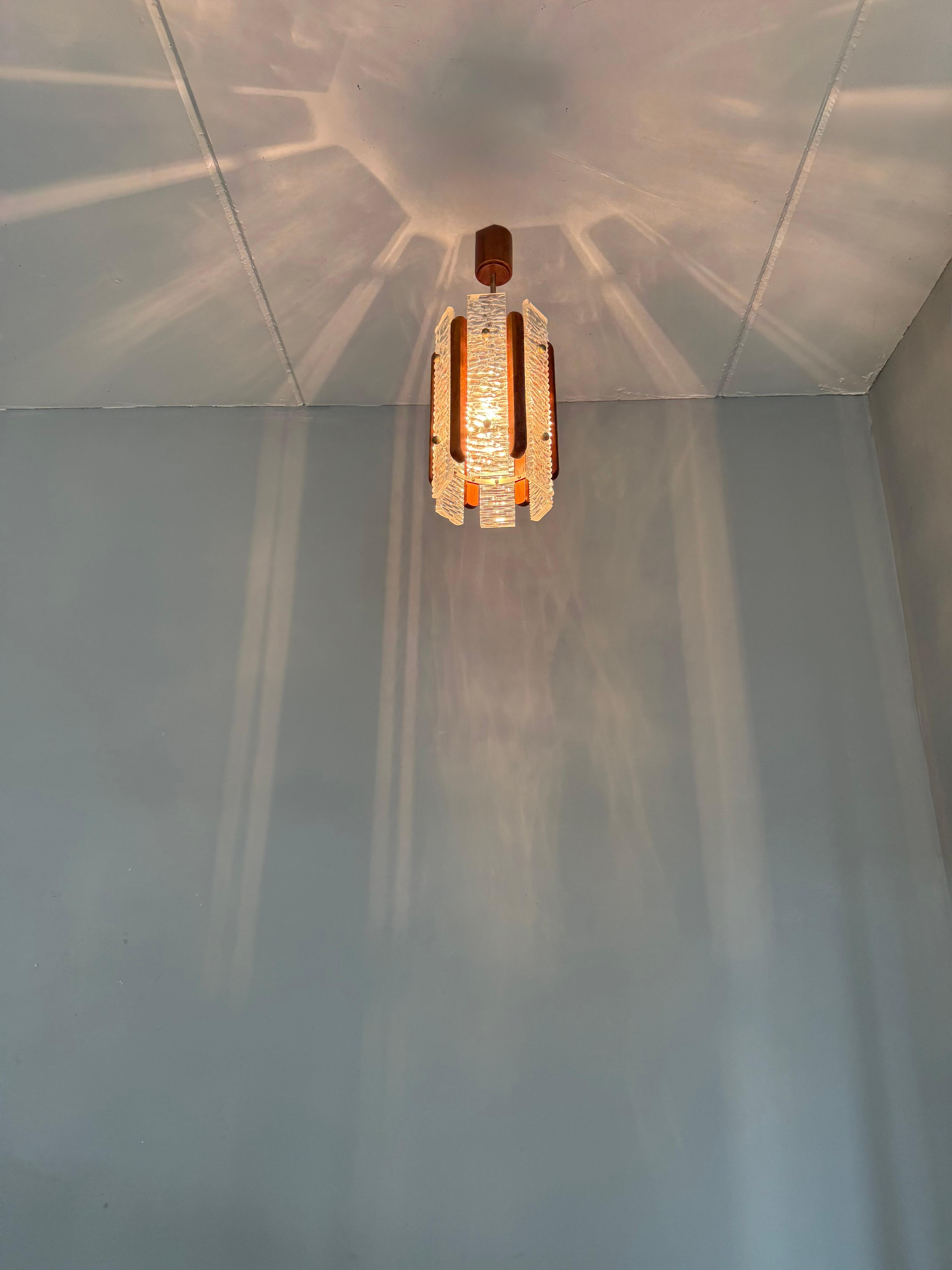 Scandinavian Mid-Century Modern Teak and Textured Glass Pendant Light, 1960s in vendita 10