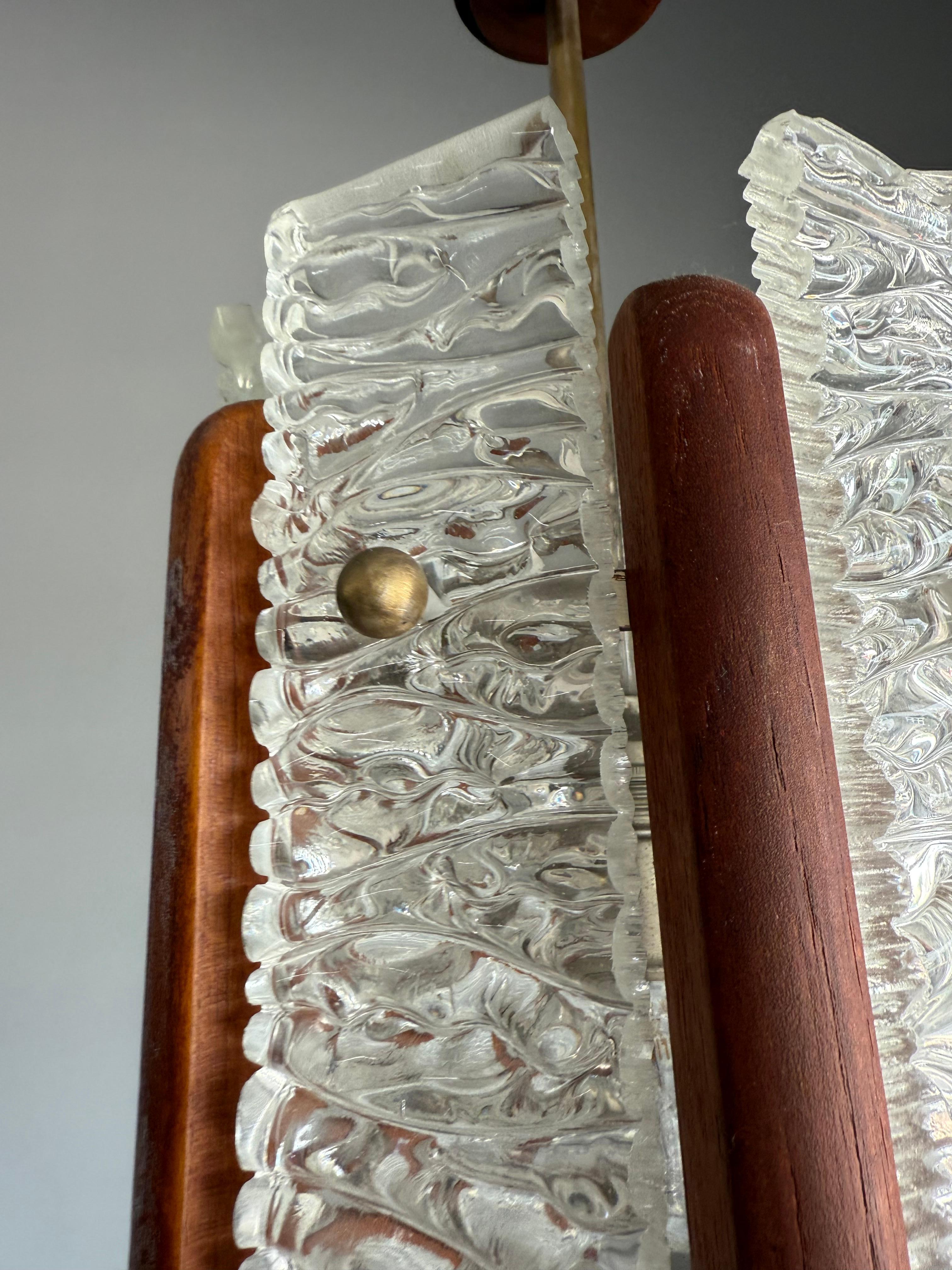 Scandinavian Mid-Century Modern Teak and Textured Glass Pendant Light, 1960s In condizioni buone in vendita a Lisse, NL