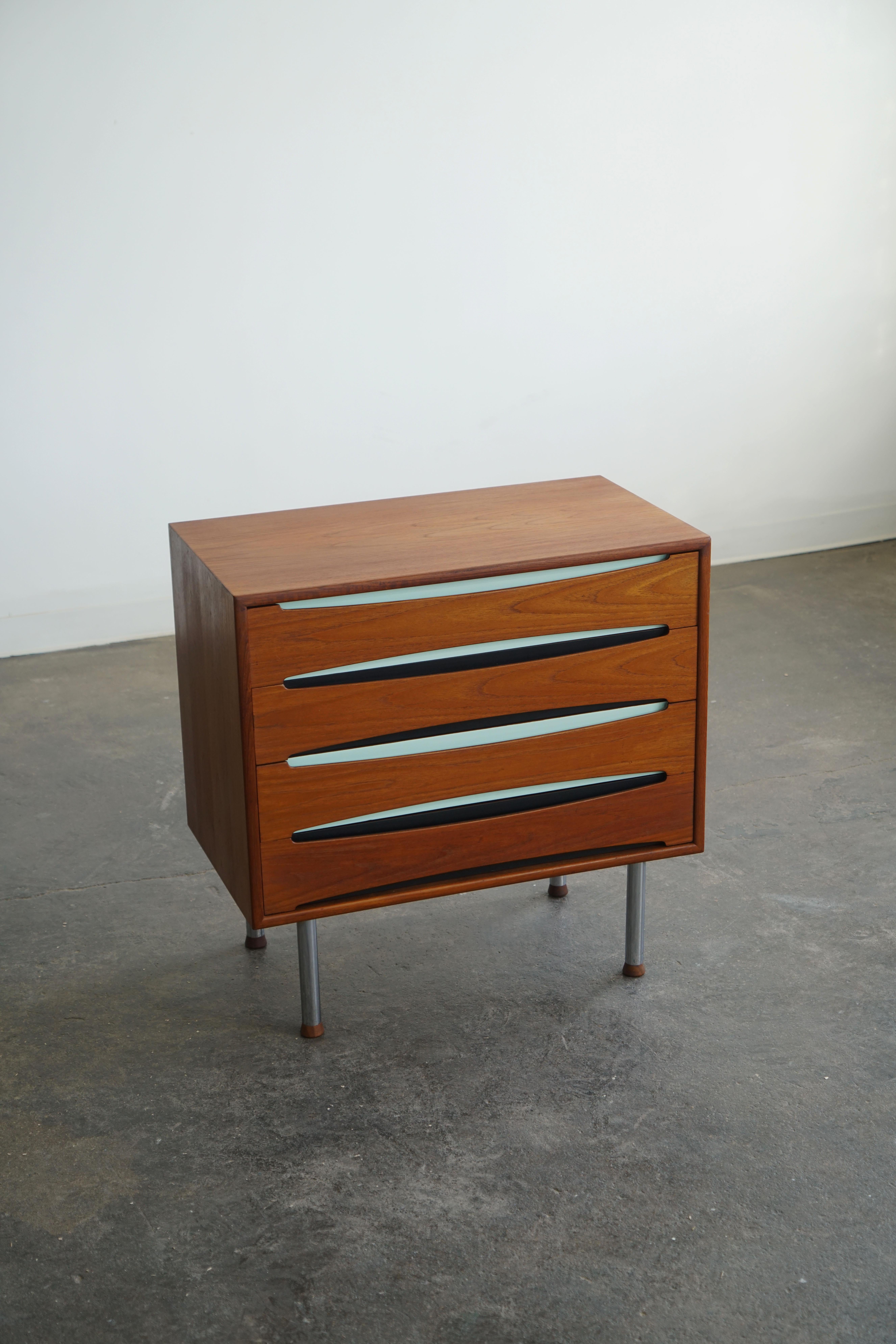 Scandinavian mid-century modern teak cabinet chest in the manner of Arne Vodder For Sale 5