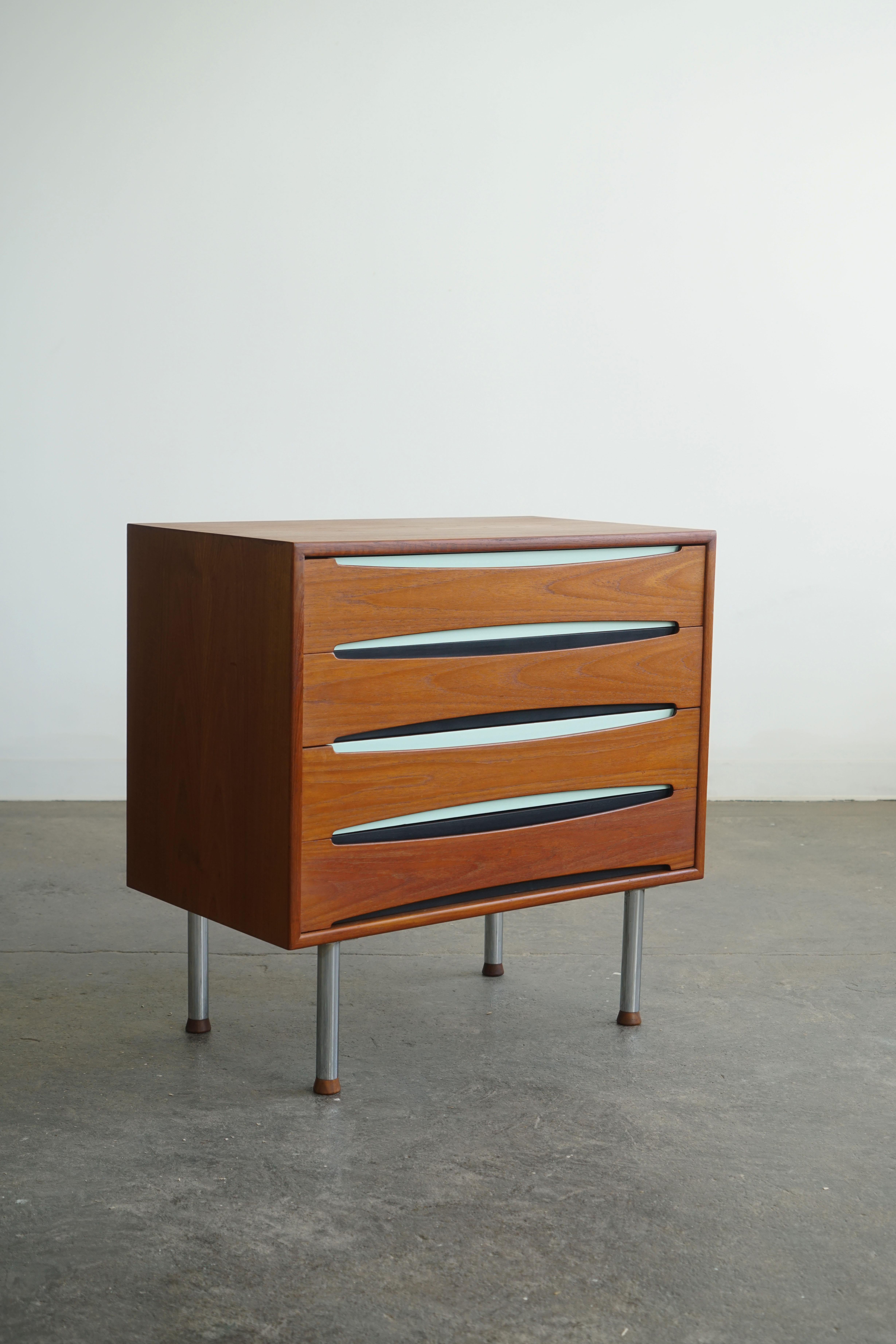 Teak cabinet/chest in the manner of Arne Vodder.
Sweden, circa 1965
Teak, chrome-plated steel legs, and lacquered paint.
Features (4) drawers.

31