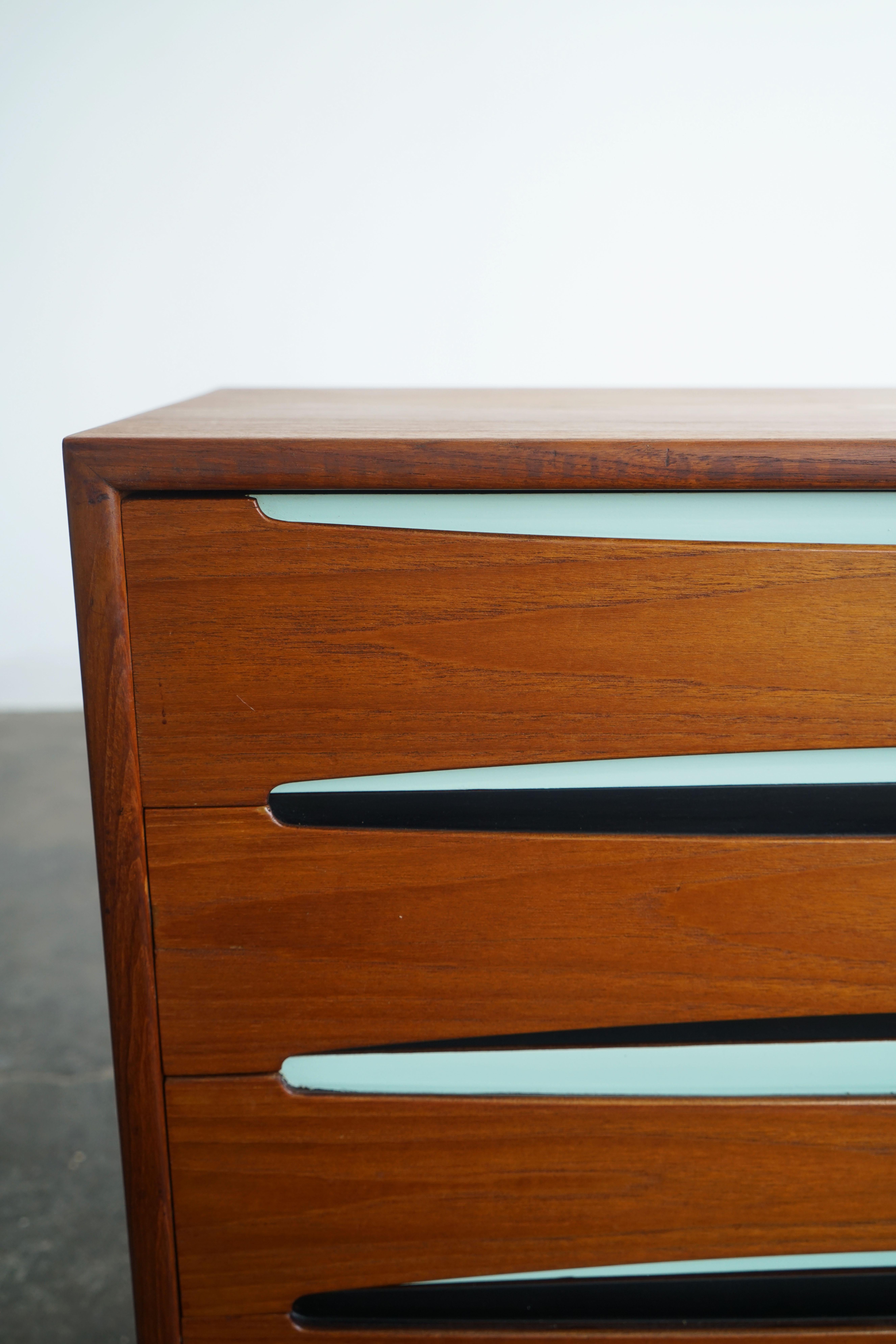 Scandinavian mid-century modern teak cabinet chest in the manner of Arne Vodder For Sale 2