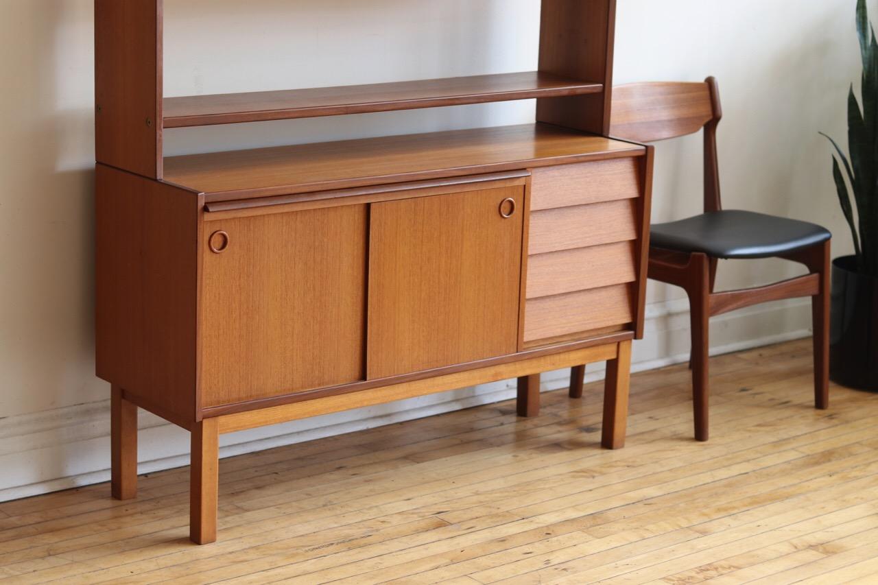 Scandinavian Mid-Century Modern Teak Shelf Unit In Excellent Condition In Brooklyn, NY