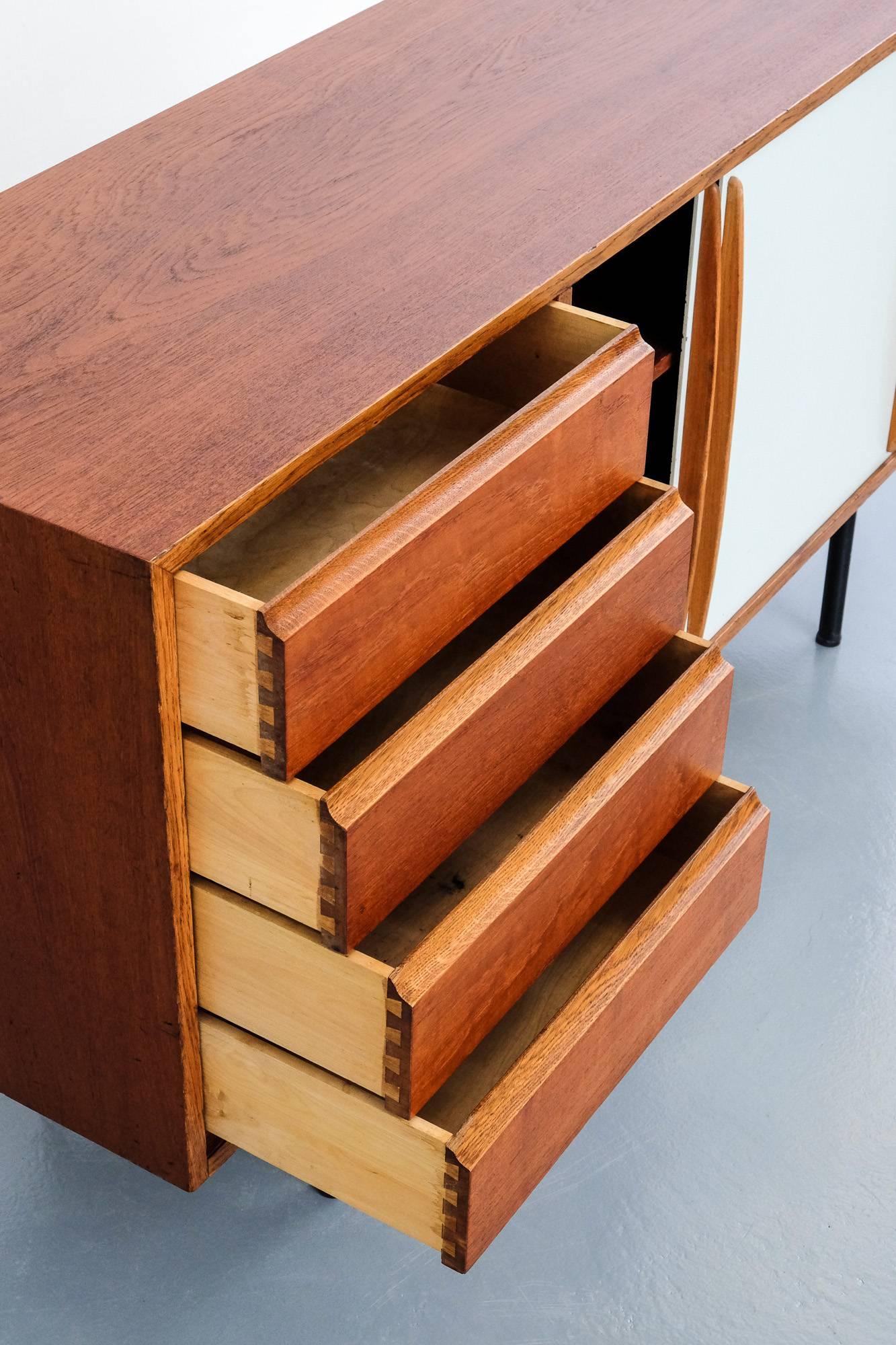 Skandinavisches Mid-Century Modern-Sideboard aus Teakholz, Modell 4004, Olli Borg/Asko, 1955 3