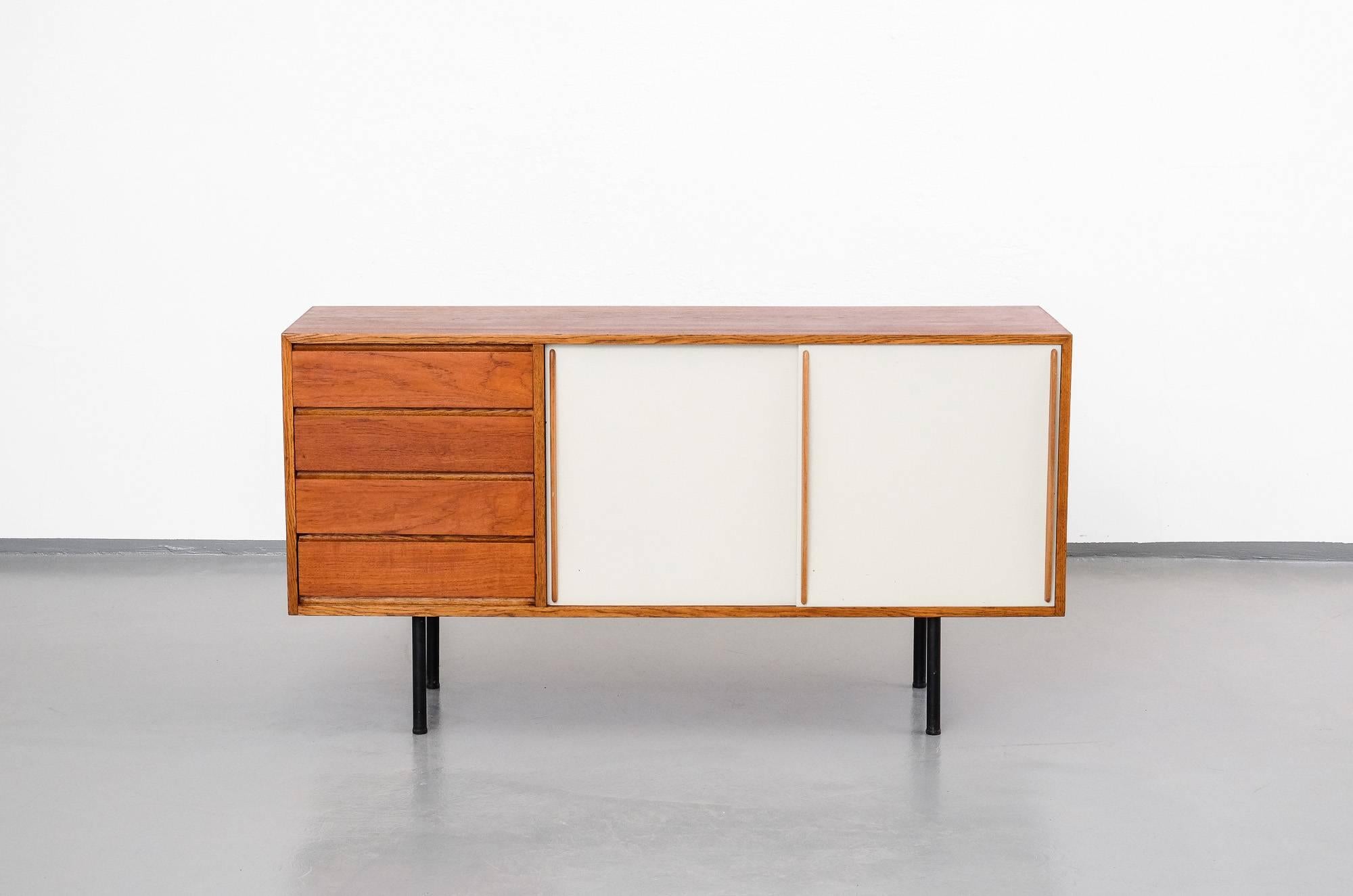 Skandinavisches Mid-Century Modern-Sideboard aus Teakholz, Modell 4004, Olli Borg/Asko, 1955 (Finnisch)