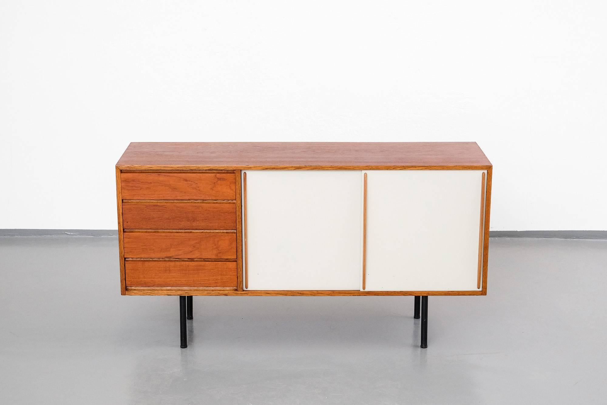 Skandinavisches Mid-Century Modern-Sideboard aus Teakholz, Modell 4004, Olli Borg/Asko, 1955 (Gemalt)