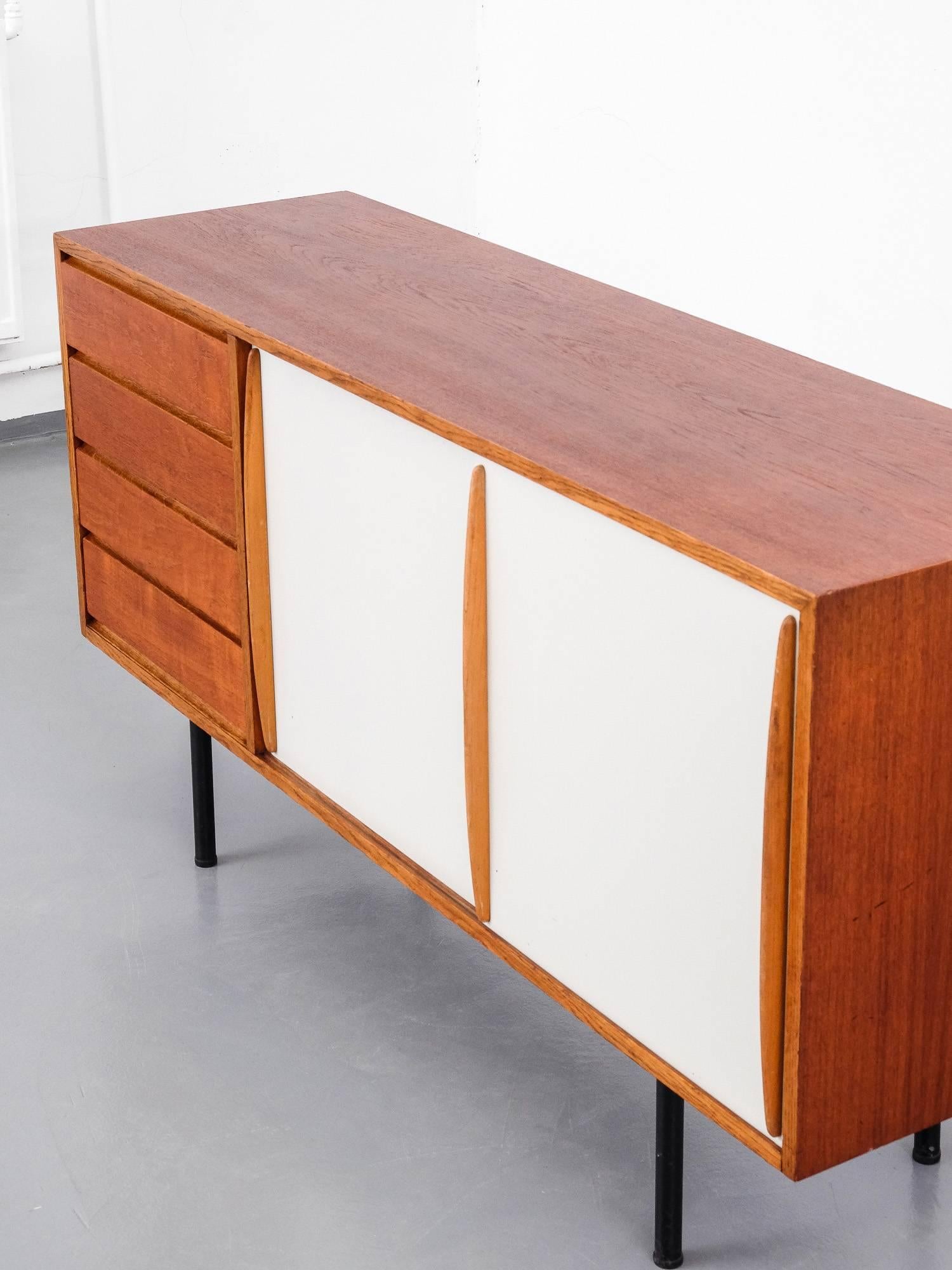 Skandinavisches Mid-Century Modern-Sideboard aus Teakholz, Modell 4004, Olli Borg/Asko, 1955 (Mitte des 20. Jahrhunderts)