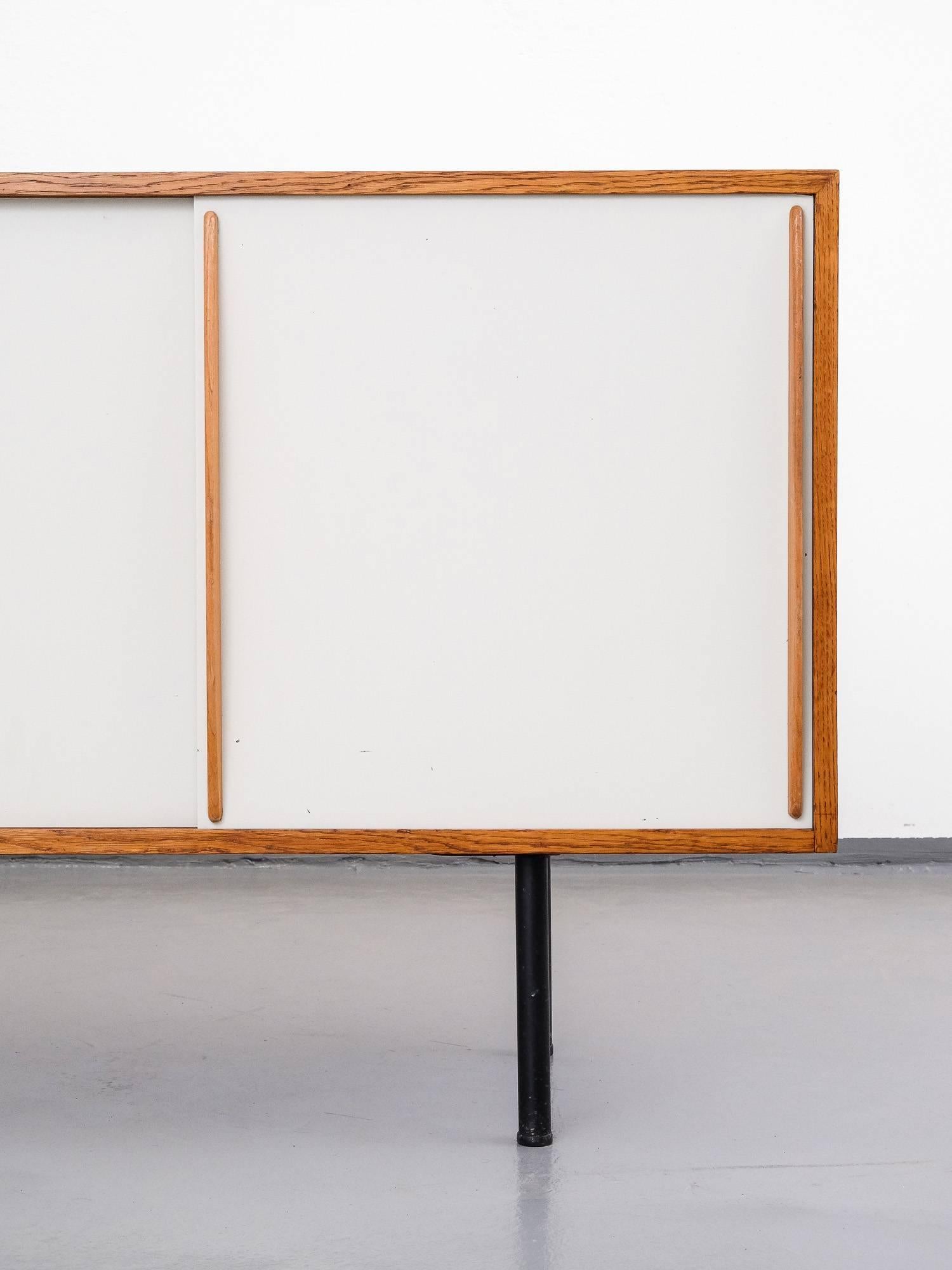 Skandinavisches Mid-Century Modern-Sideboard aus Teakholz, Modell 4004, Olli Borg/Asko, 1955 1