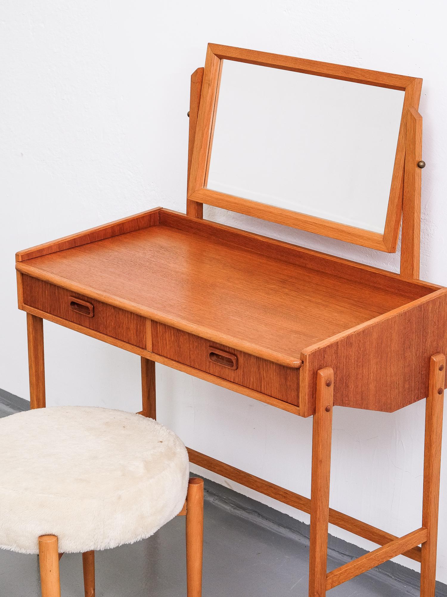 Scandinavian Mid-Century Modern Teak Vanity Table with Mirror For Sale 1