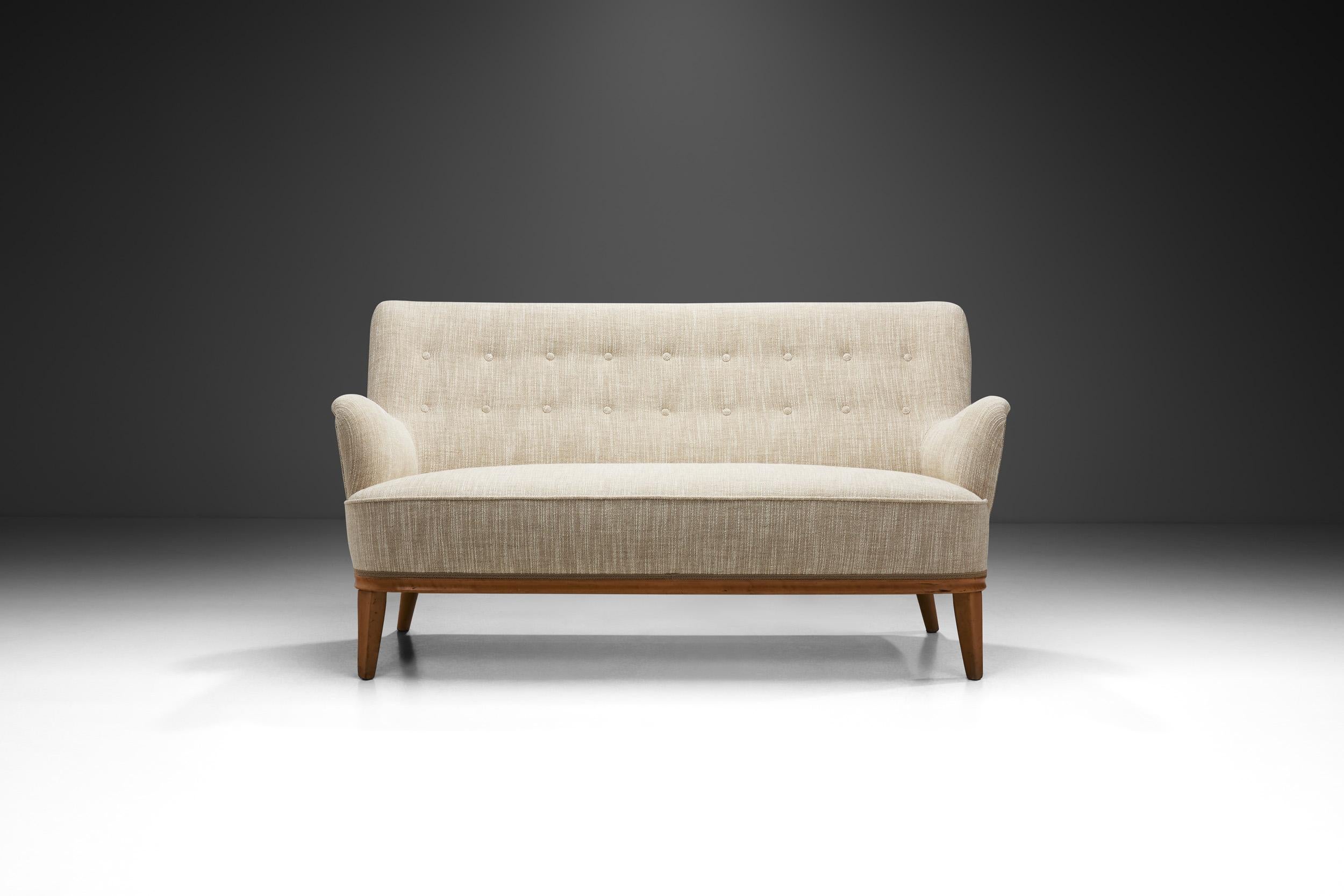 Skandinavisches dreisitziges Mid-Century-Modern-Sofa, Skandinavisch, 1950er Jahre (Moderne der Mitte des Jahrhunderts) im Angebot