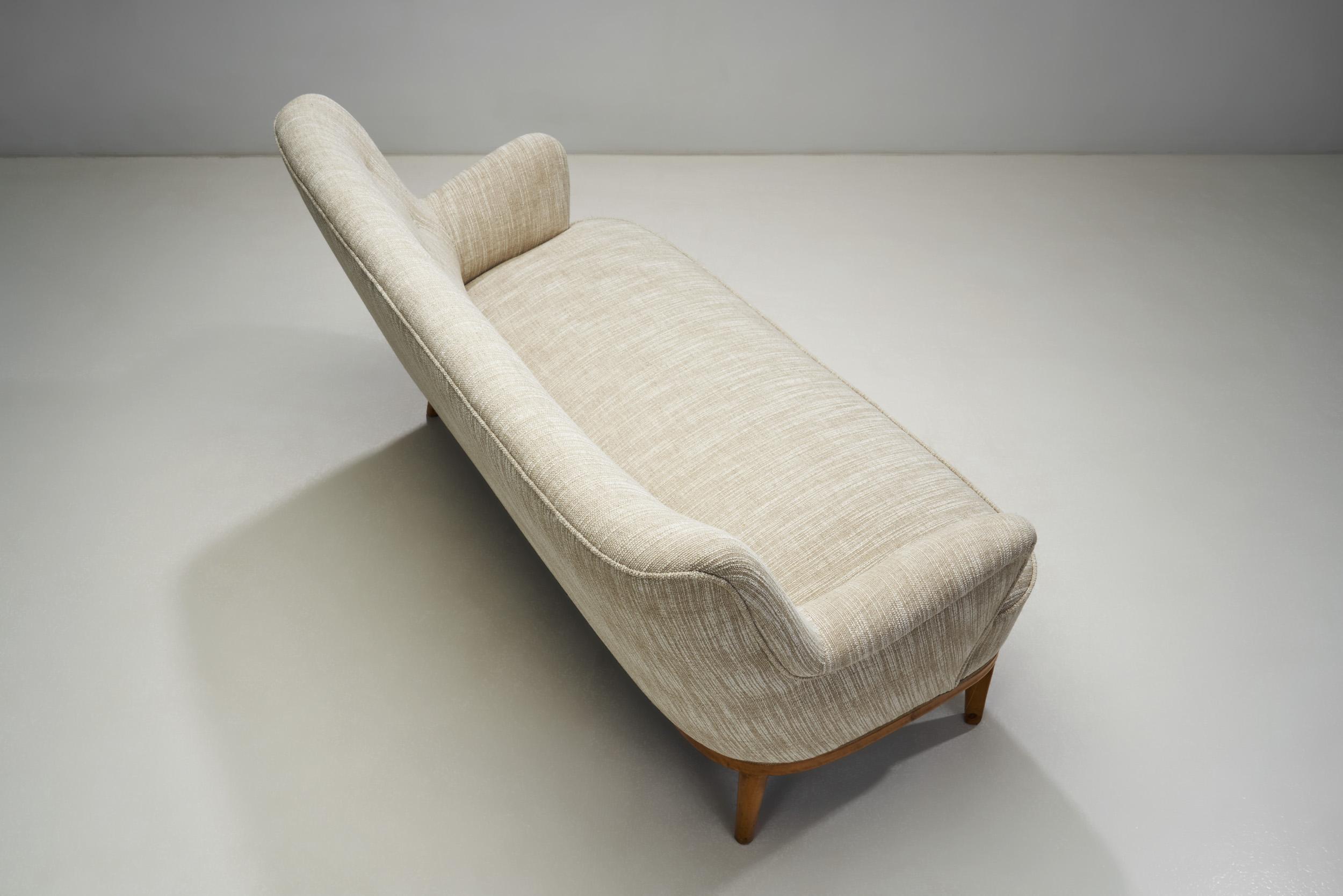 Skandinavisches dreisitziges Mid-Century-Modern-Sofa, Skandinavisch, 1950er Jahre (Stoff) im Angebot