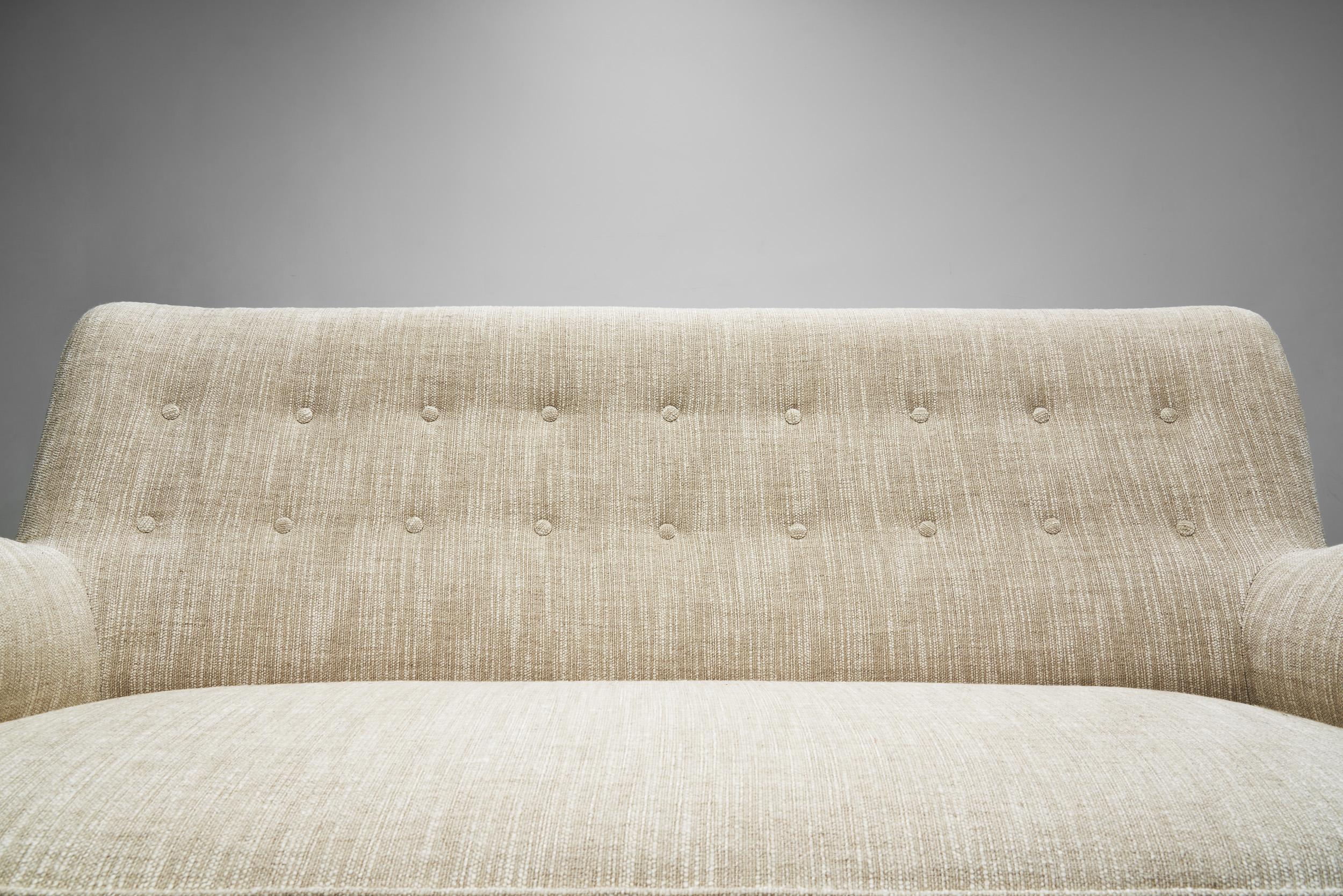 Skandinavisches dreisitziges Mid-Century-Modern-Sofa, Skandinavisch, 1950er Jahre im Angebot 1
