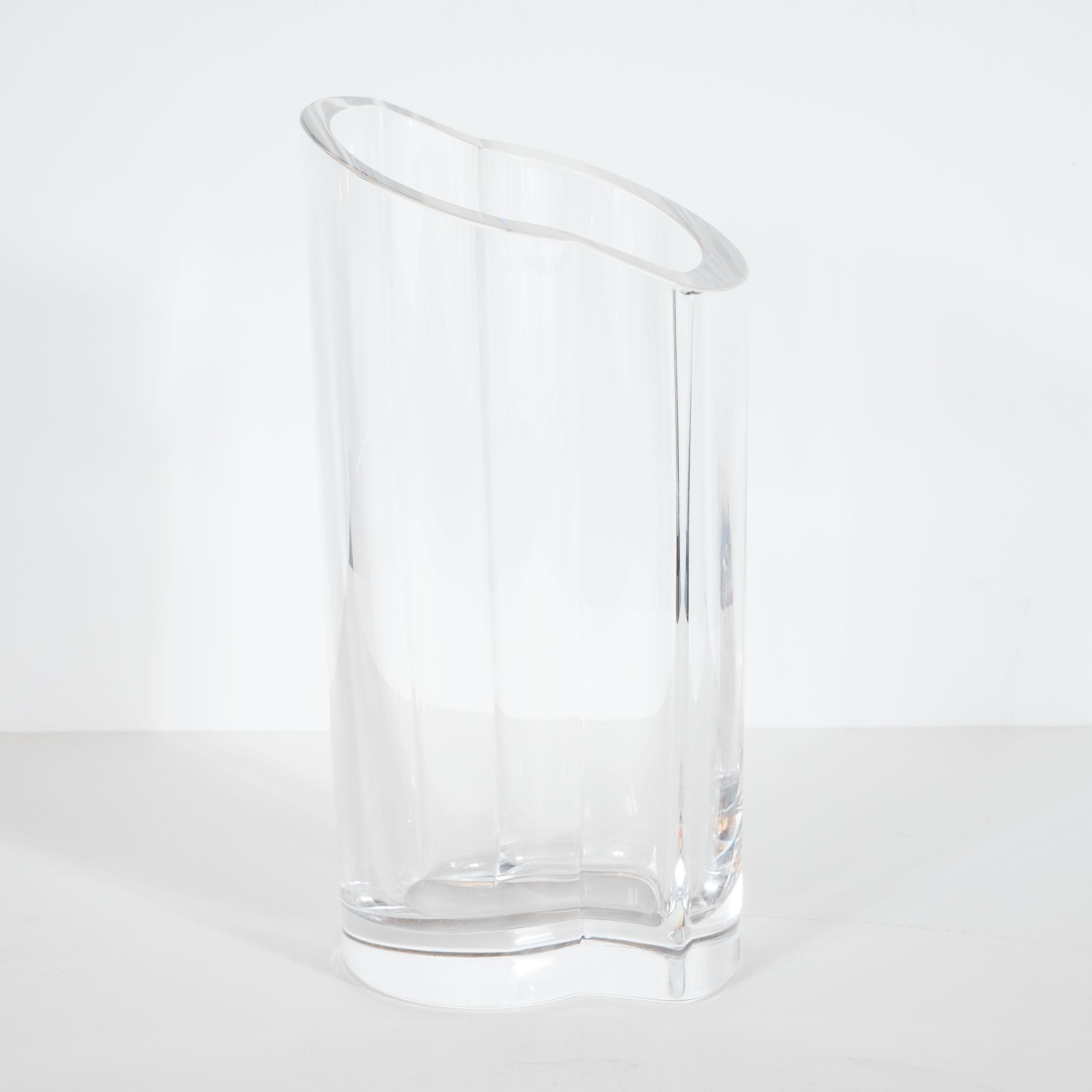 Mid-Century moderno Vaso in vetro traslucido scandinavo di metà secolo moderno di Orrefors in vendita