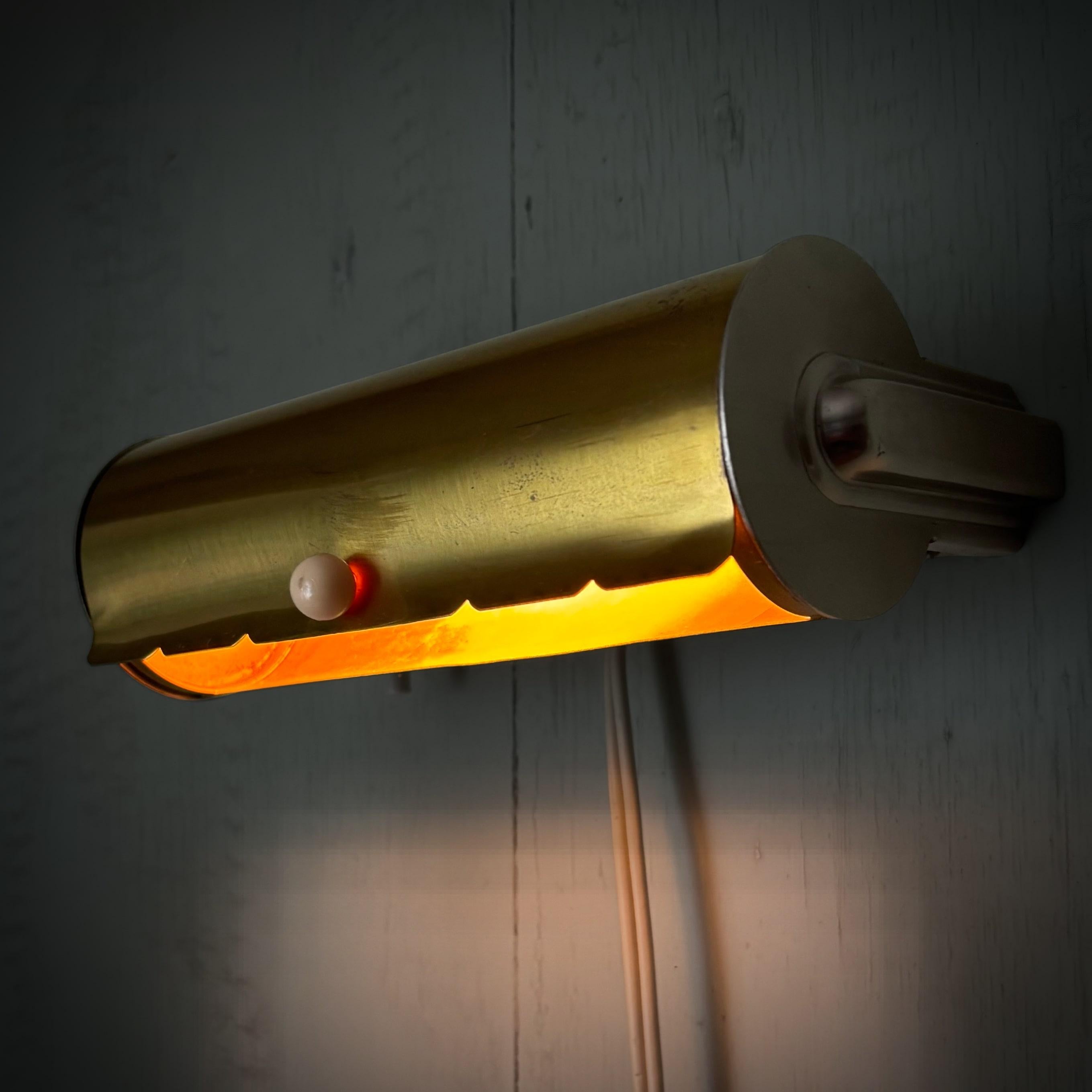 Lámpara de pared modernista escandinava de mediados de siglo, latón y acero, Suecia, años 50 Escandinavo moderno en venta