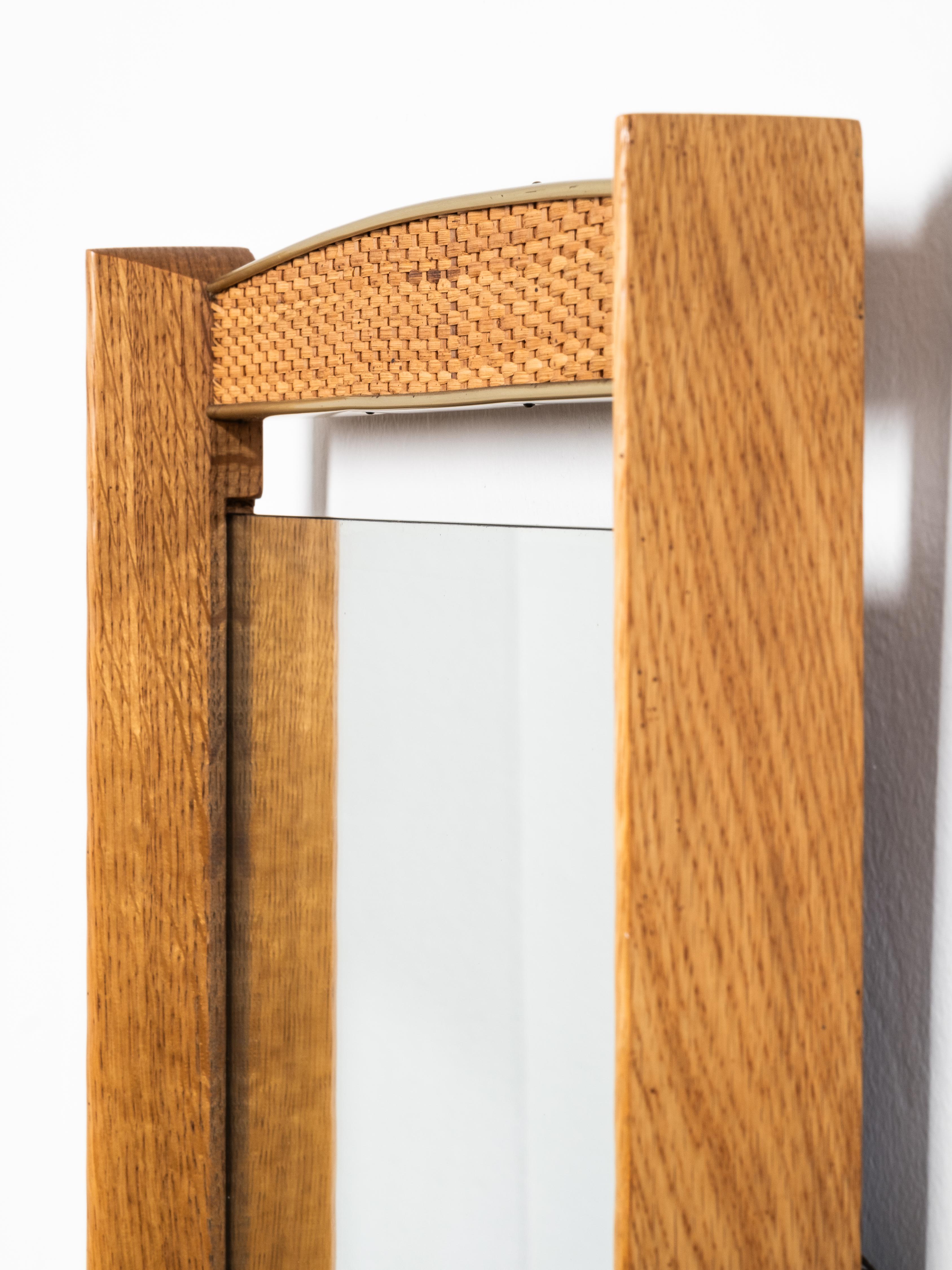 Laiton Miroir mural scandinave du milieu du siècle en chêne, laiton et rotin, années 1950 en vente