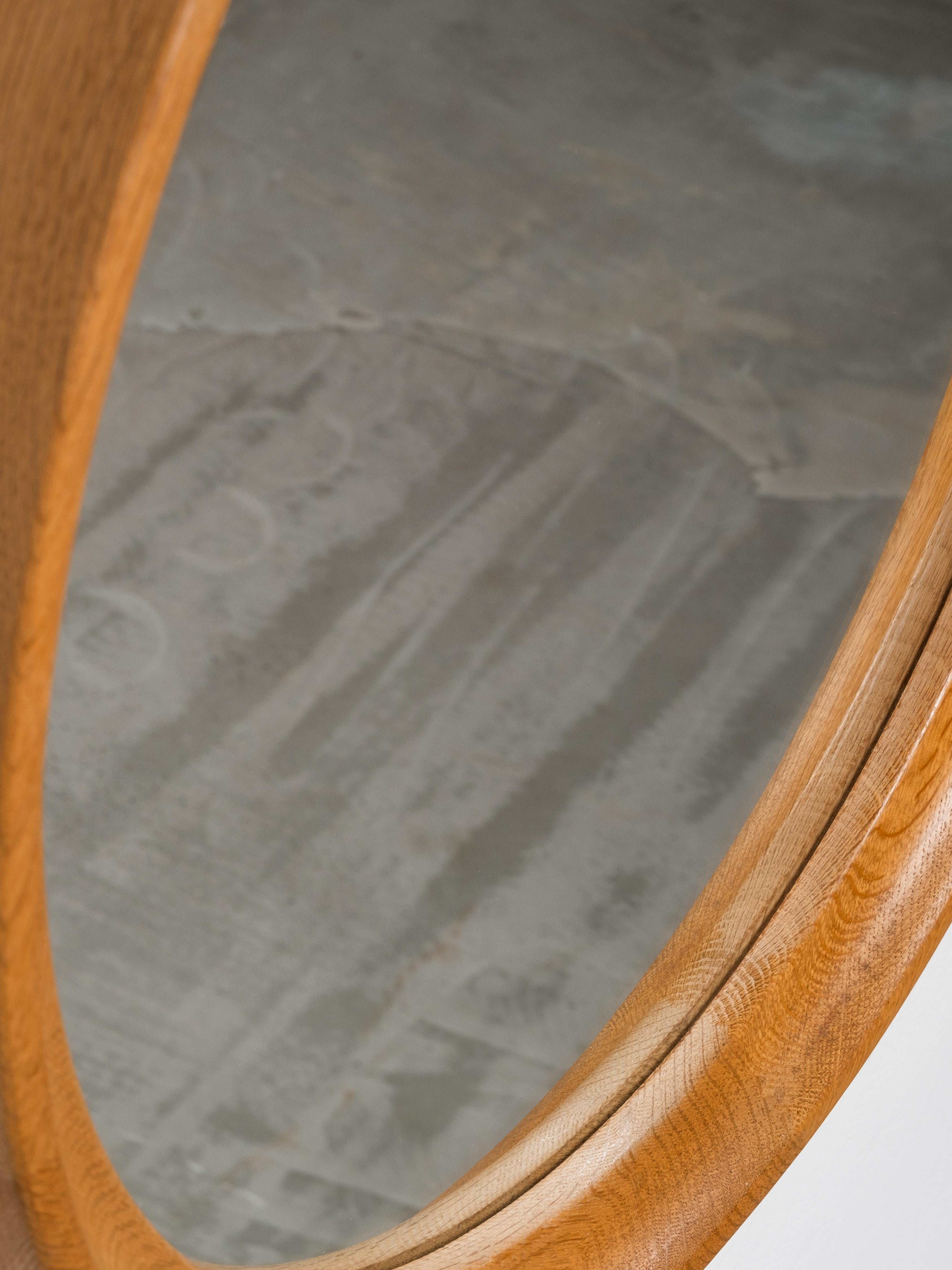 Scandinavian Mid-Century Oak Framed Round Wall Mirror, 1960s en venta 4
