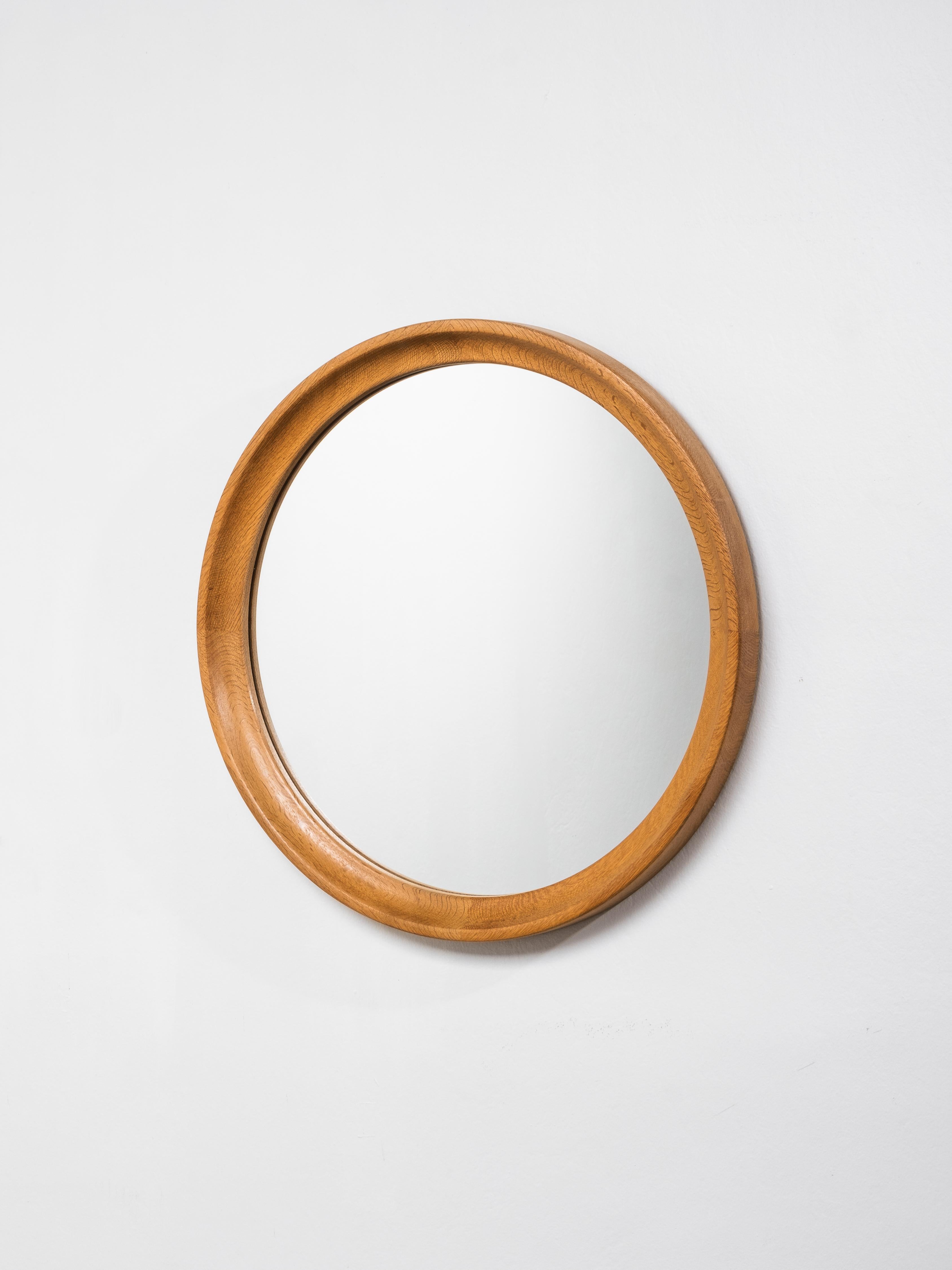 Scandinavian Mid-Century Oak Framed Round Wall Mirror, 1960s Escandinavo moderno en venta