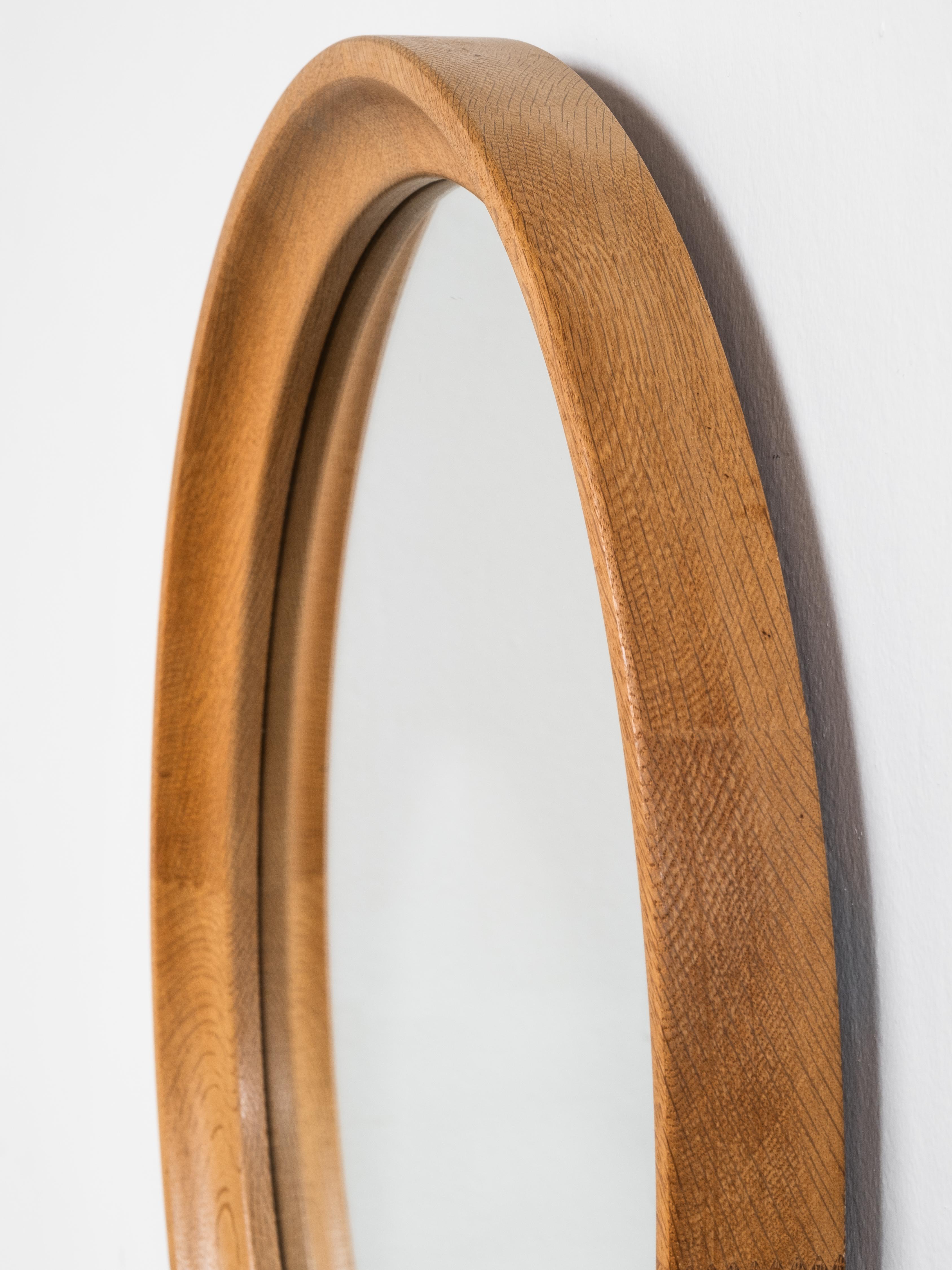 Scandinavian Mid-Century Oak Framed Round Wall Mirror, 1960s en venta 2