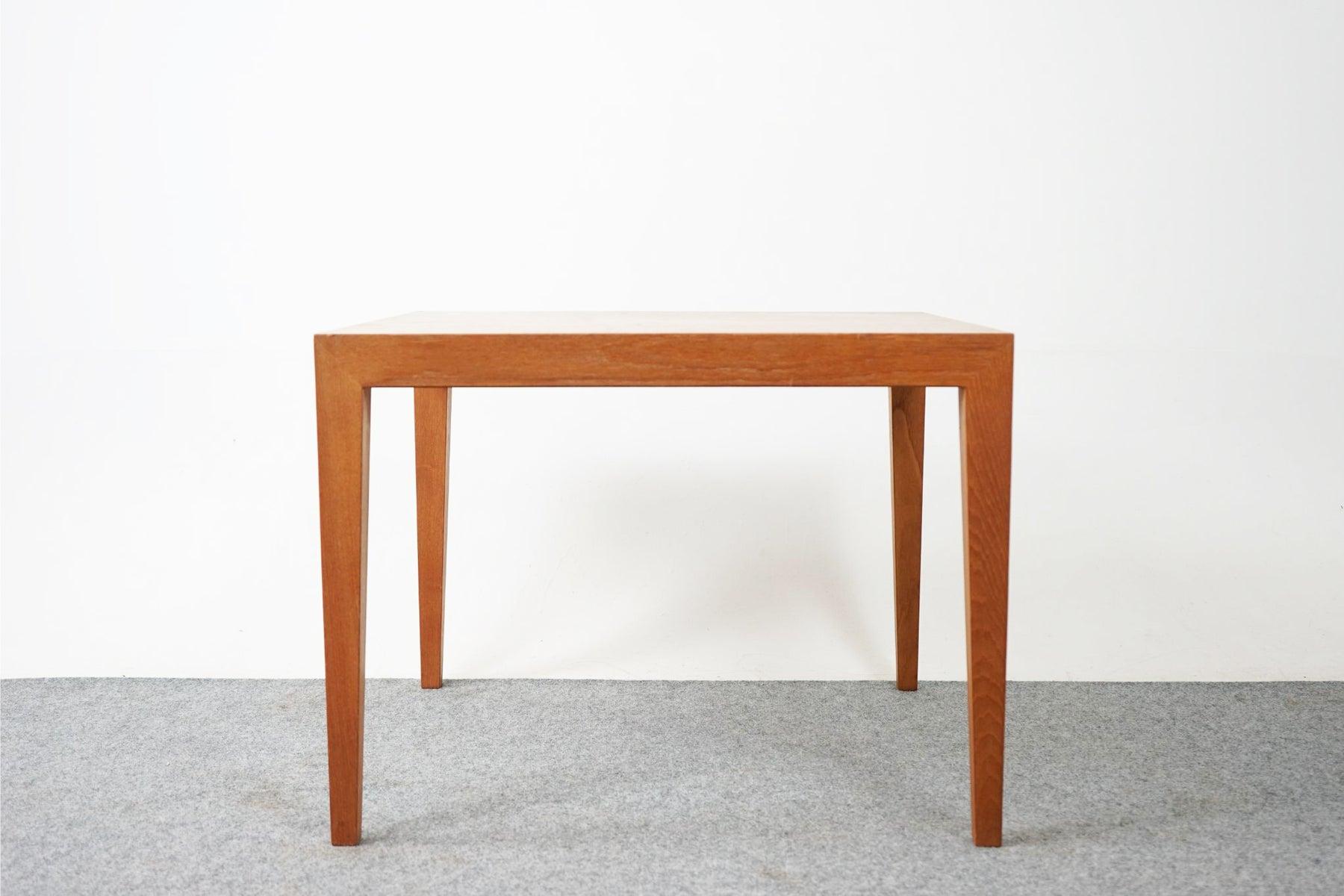 Oak Danish modern side table, by Severin Hansen for Haslev, circa 1960's. This compact yet highly functional table pairs perfectly with lounge chairs, loveseats, clean design with sharp angles, a light modern feel!

Unrestored condition, showing