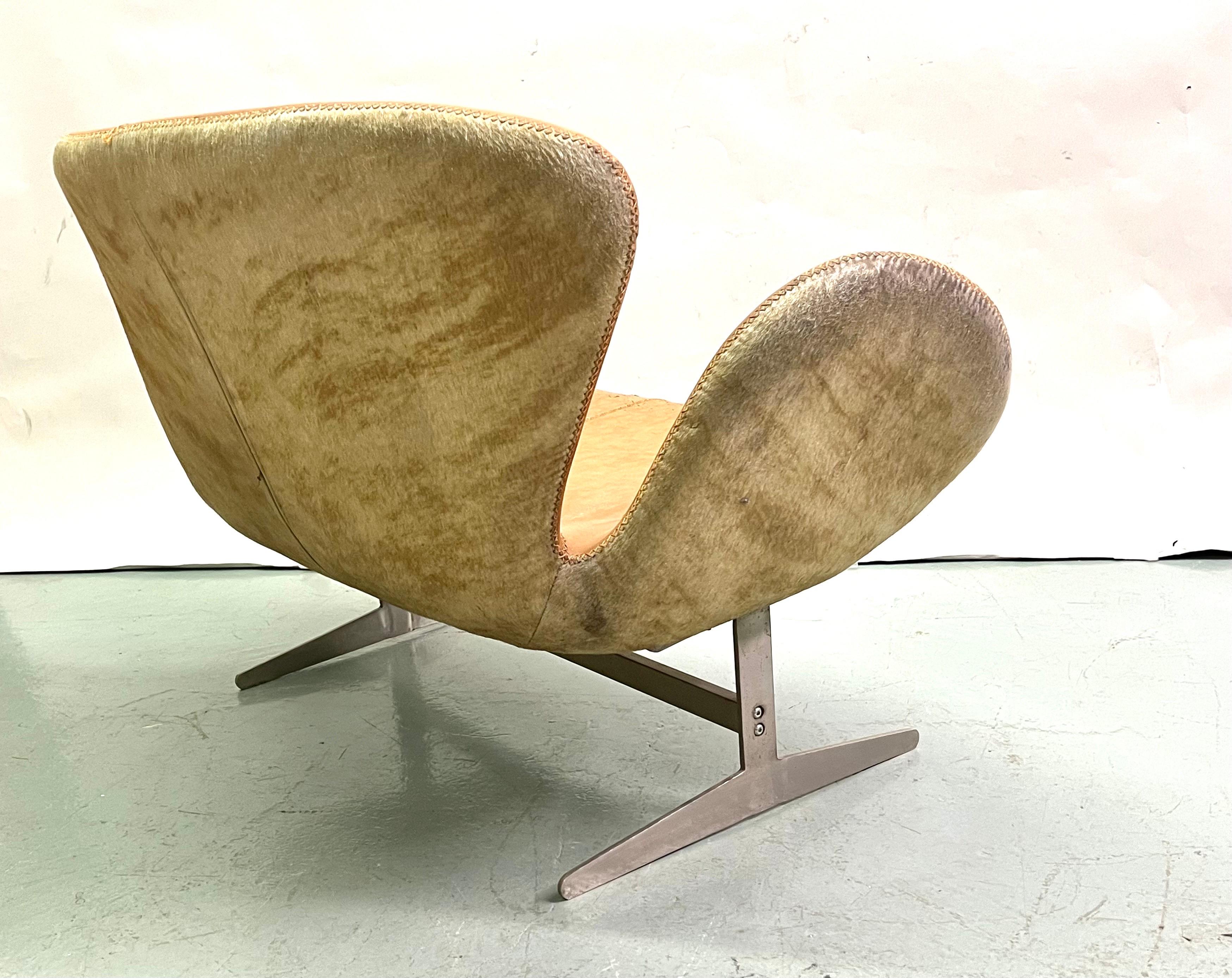 Canapé scandinave en cuir Swan du milieu du siècle dernier Attr. à Arne Jacobsen en vente 4