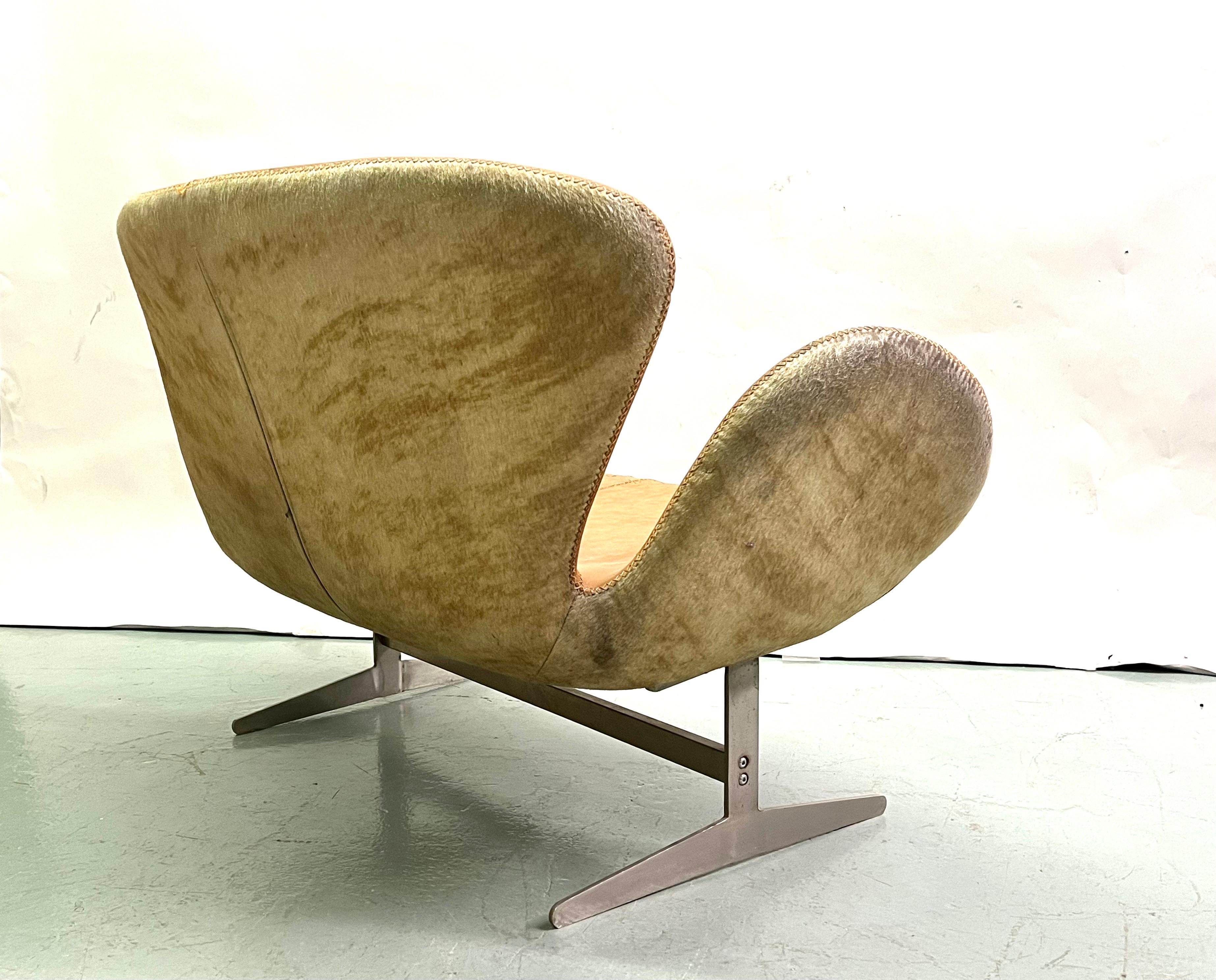 Canapé scandinave en cuir Swan du milieu du siècle dernier Attr. à Arne Jacobsen en vente 5