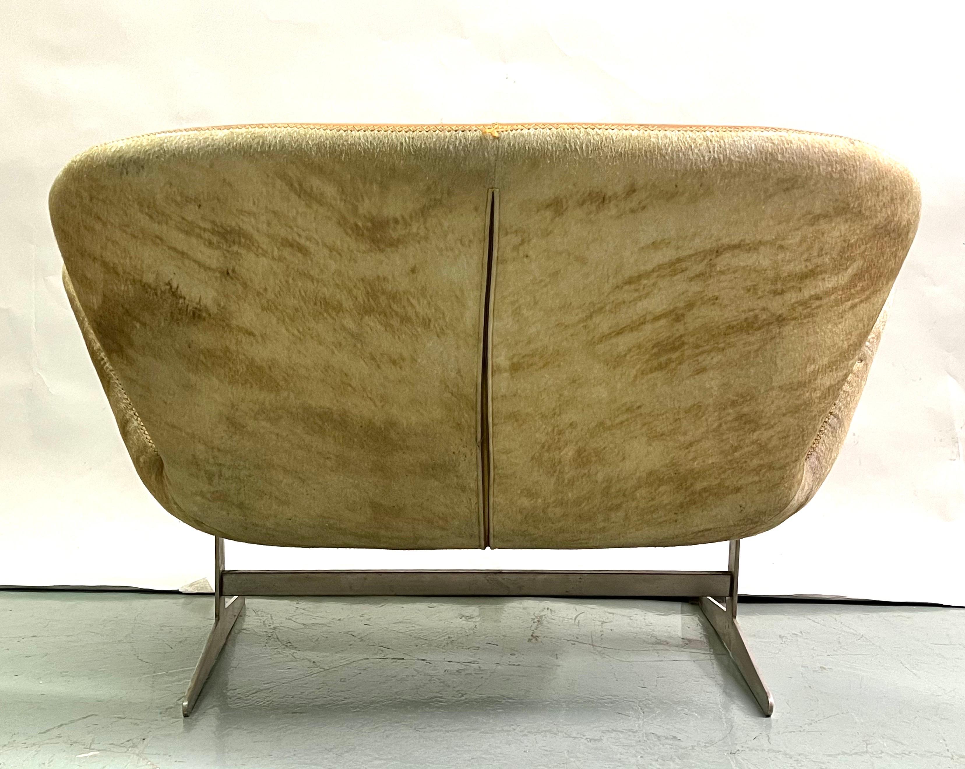 Canapé scandinave en cuir Swan du milieu du siècle dernier Attr. à Arne Jacobsen en vente 6