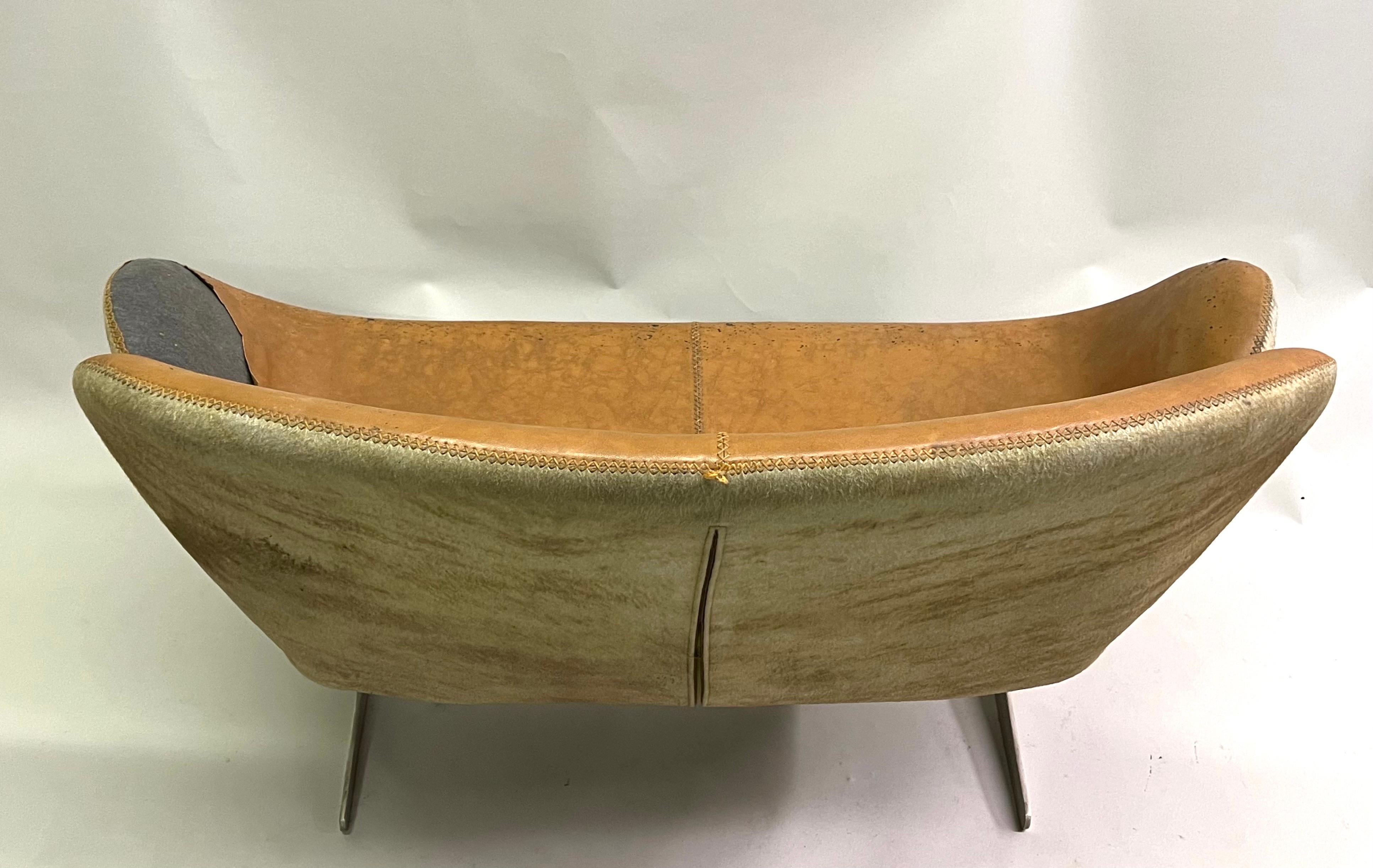 Canapé scandinave en cuir Swan du milieu du siècle dernier Attr. à Arne Jacobsen en vente 8