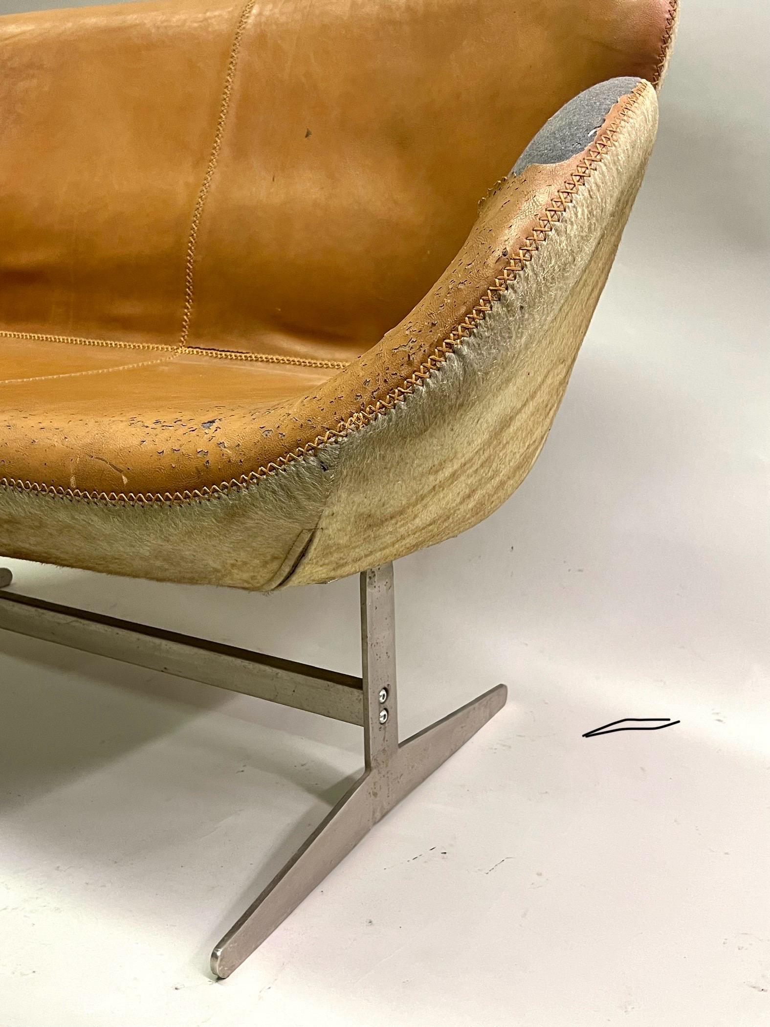 Canapé scandinave en cuir Swan du milieu du siècle dernier Attr. à Arne Jacobsen en vente 9