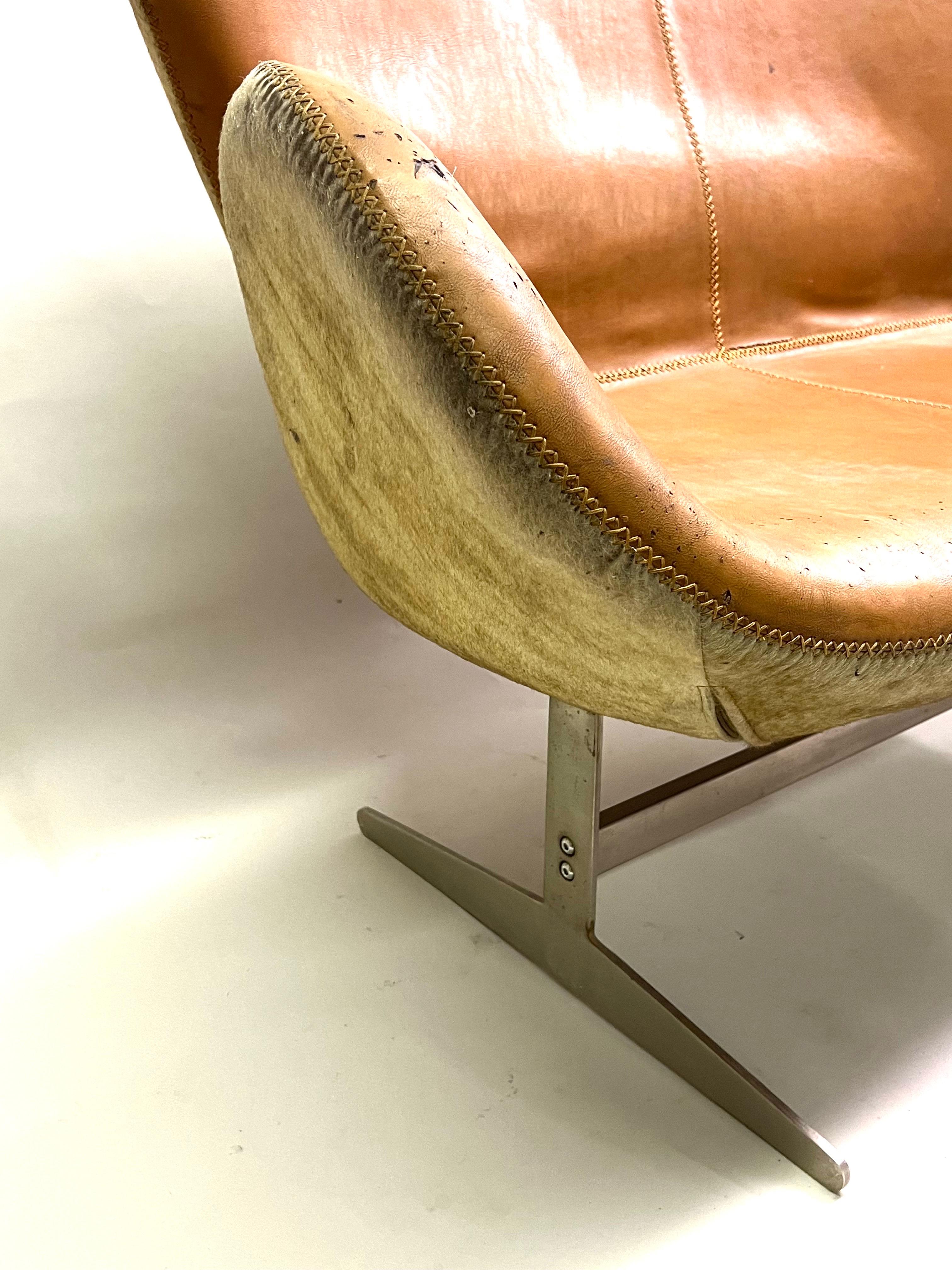 Canapé scandinave en cuir Swan du milieu du siècle dernier Attr. à Arne Jacobsen en vente 10