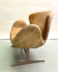 Scandinavian Mid-Century Organic Modern Leather Swan Sofa Attr. to Arne Jacobsen