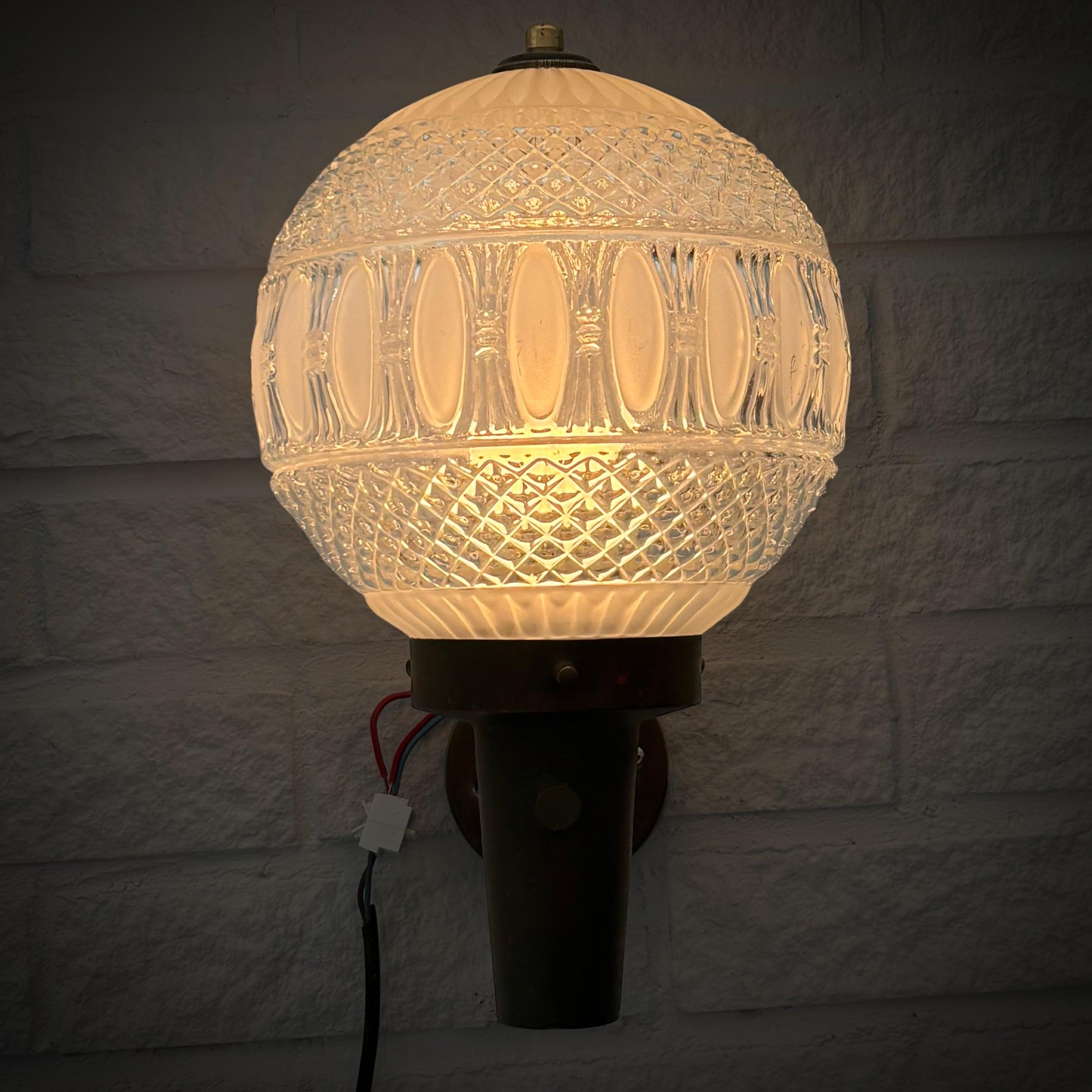 Scandinavian mid century outdoor facade lamp, copper and glass, Sweden, 1960s en Bueno estado para la venta en Forserum, SE