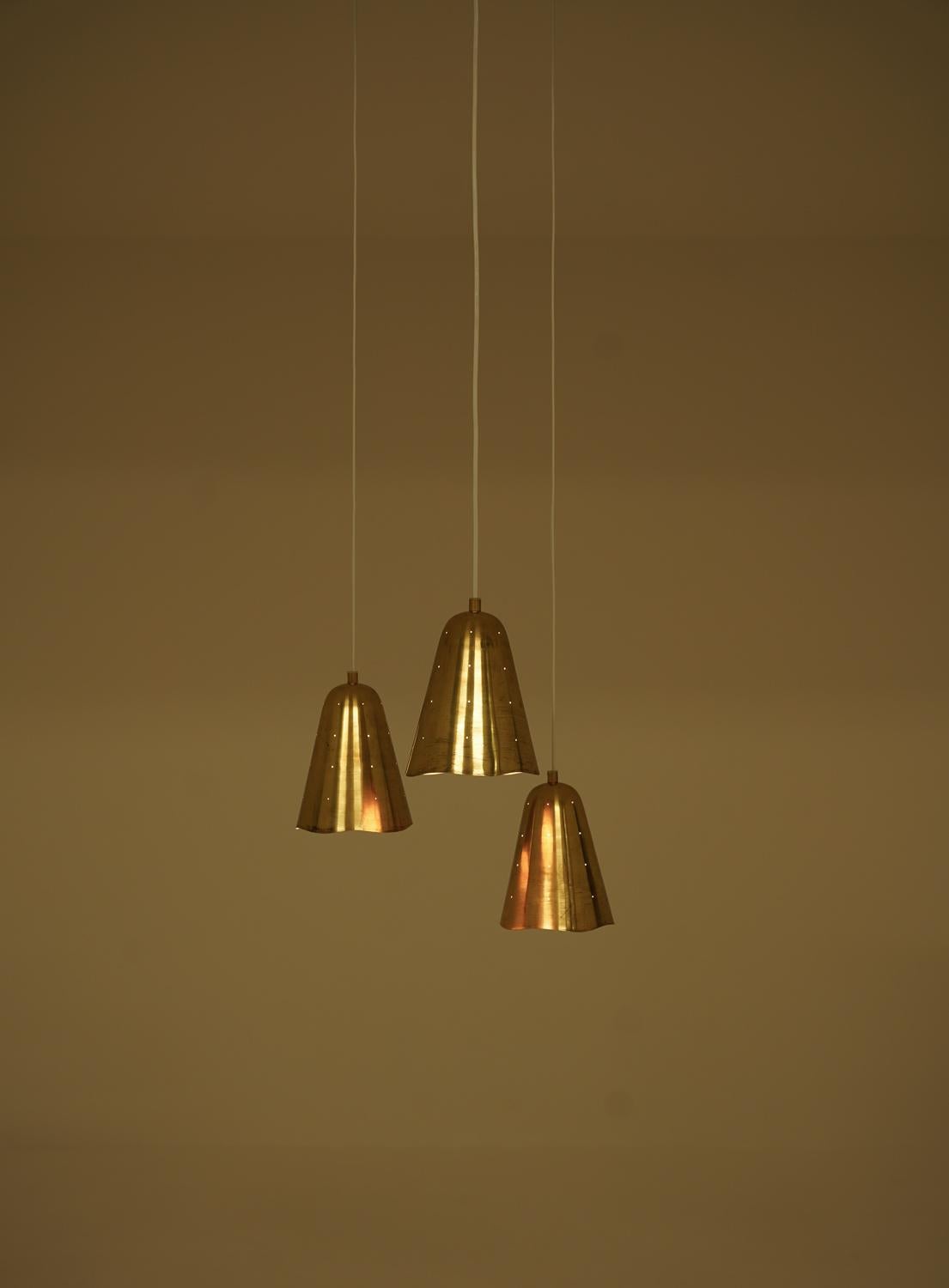 Ottone Ciondolo scandinavo di metà secolo in ottone traforato in vendita