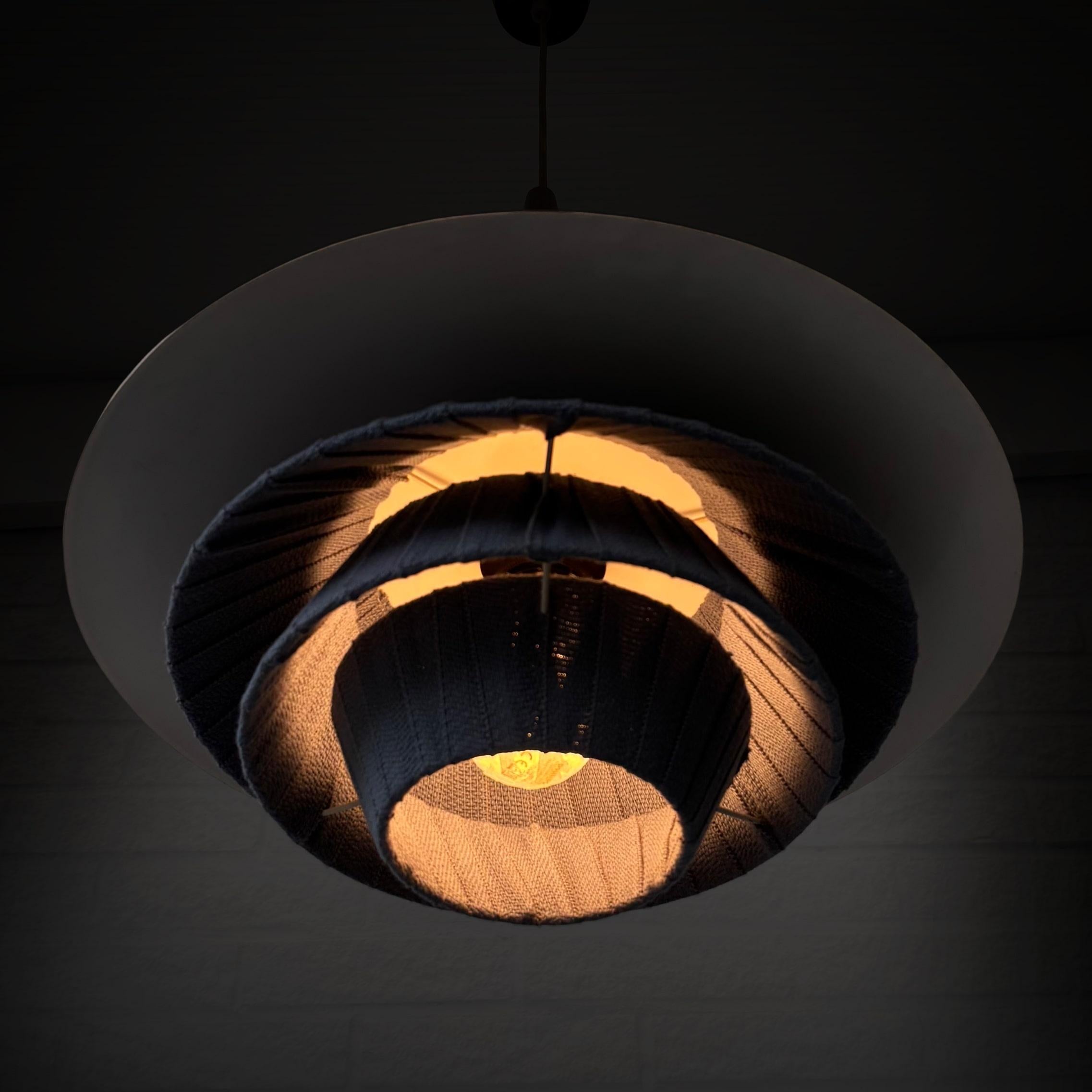 Metà XX secolo Lampada a sospensione scandinava di metà secolo, teak e metallo, Svezia, anni '50 in vendita