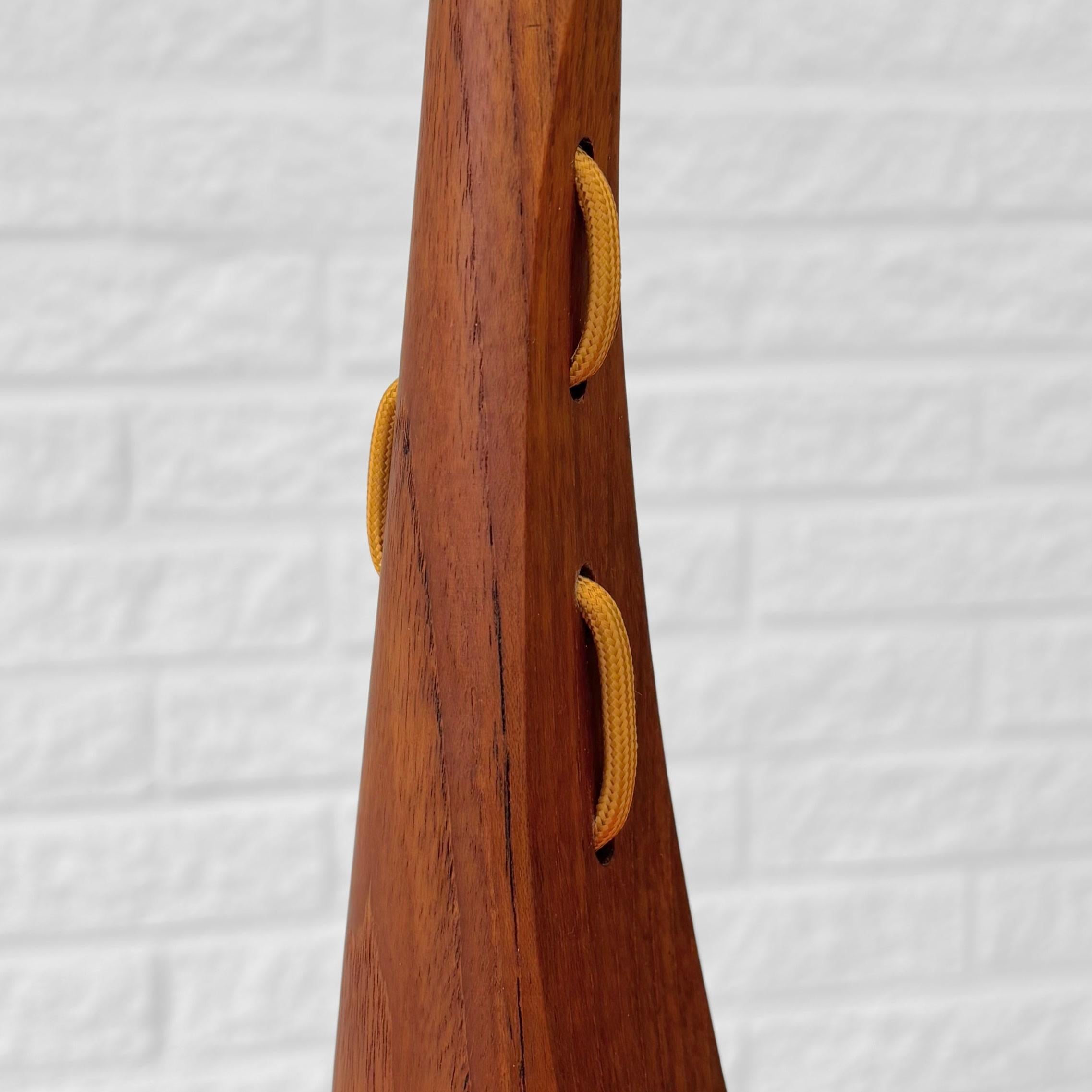 Lampada a sospensione scandinava di metà secolo, teak e metallo, Svezia, anni '50 in vendita 1